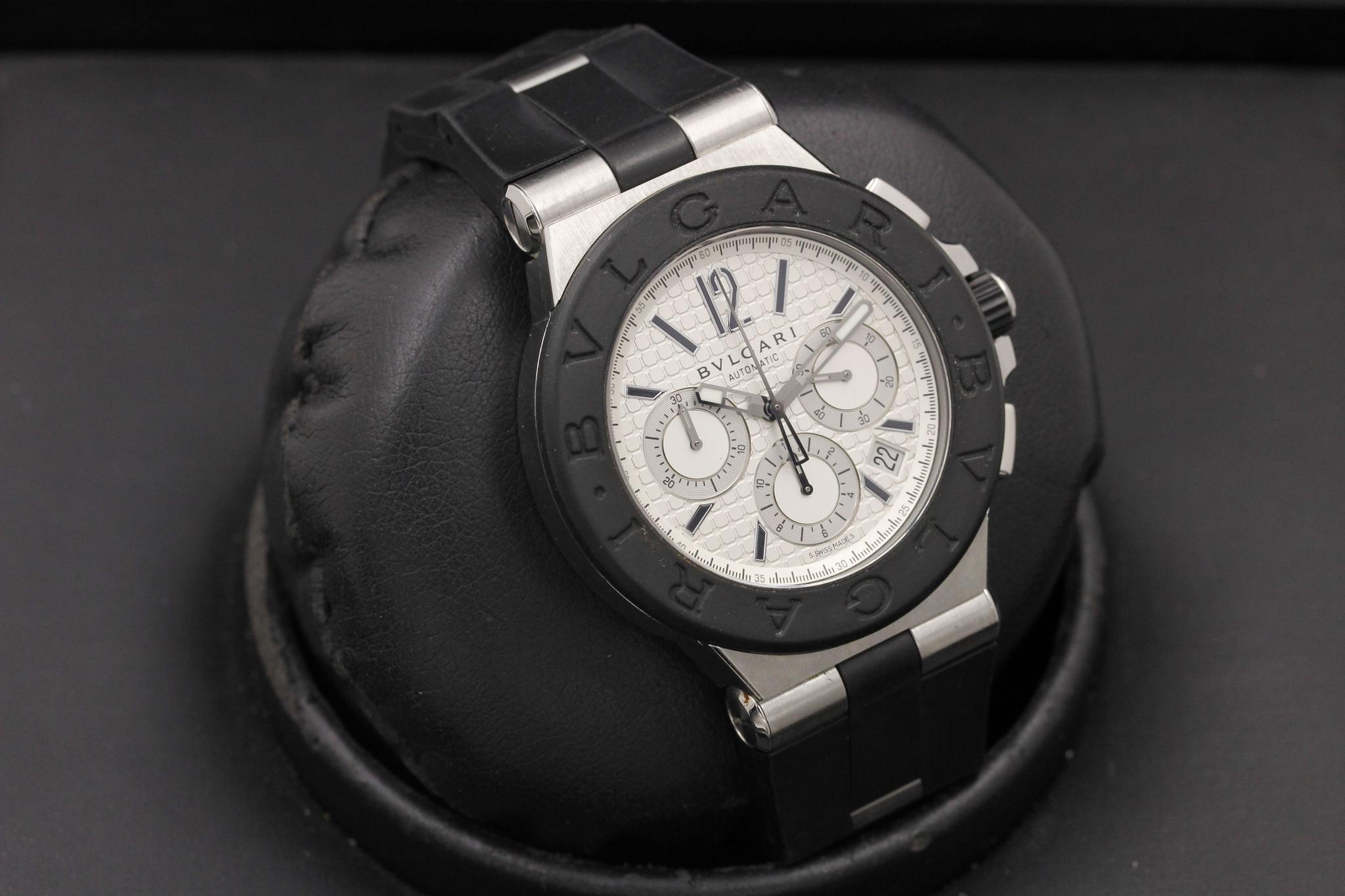 Watch Image 10