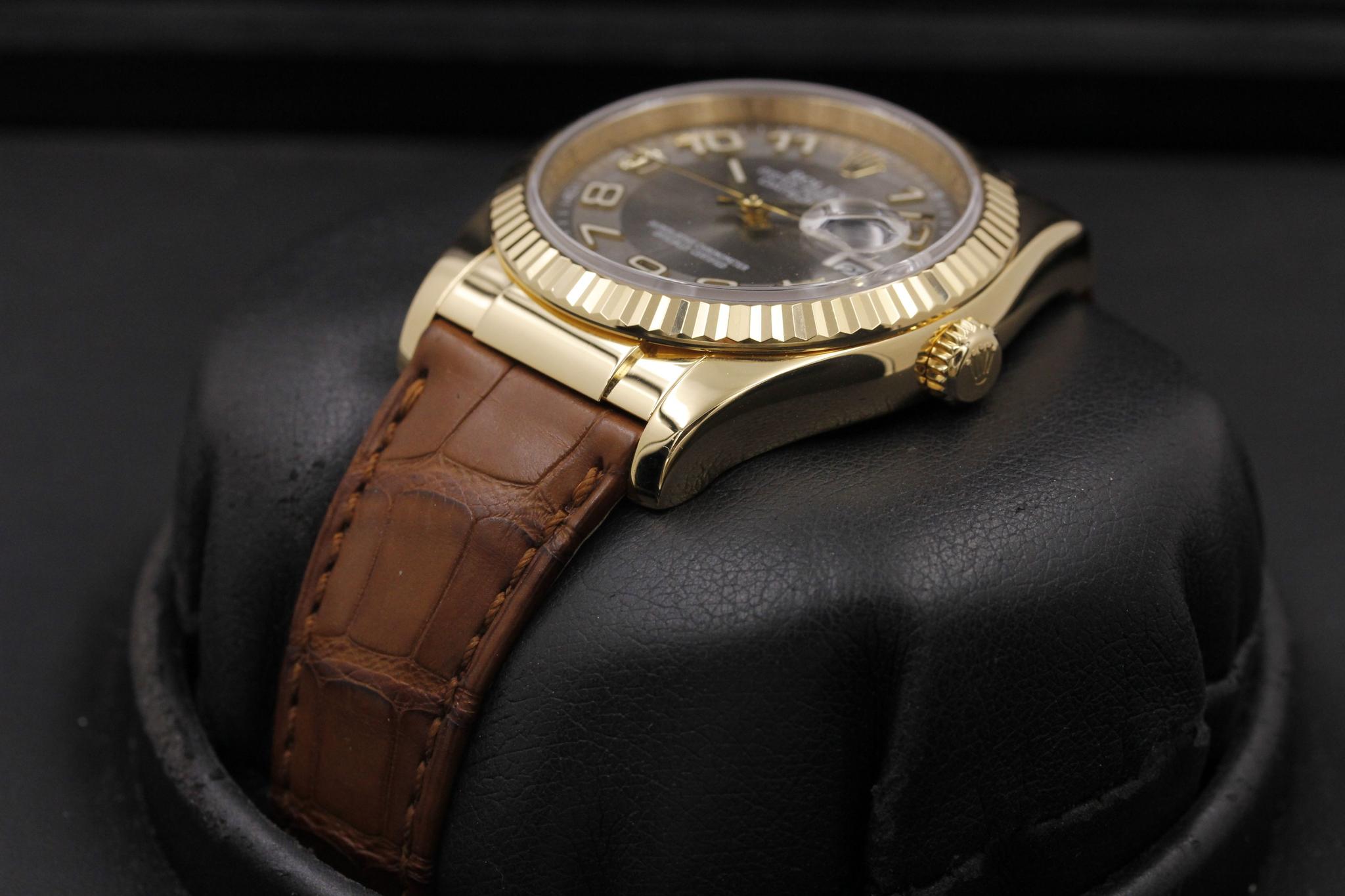 Watch Image 2