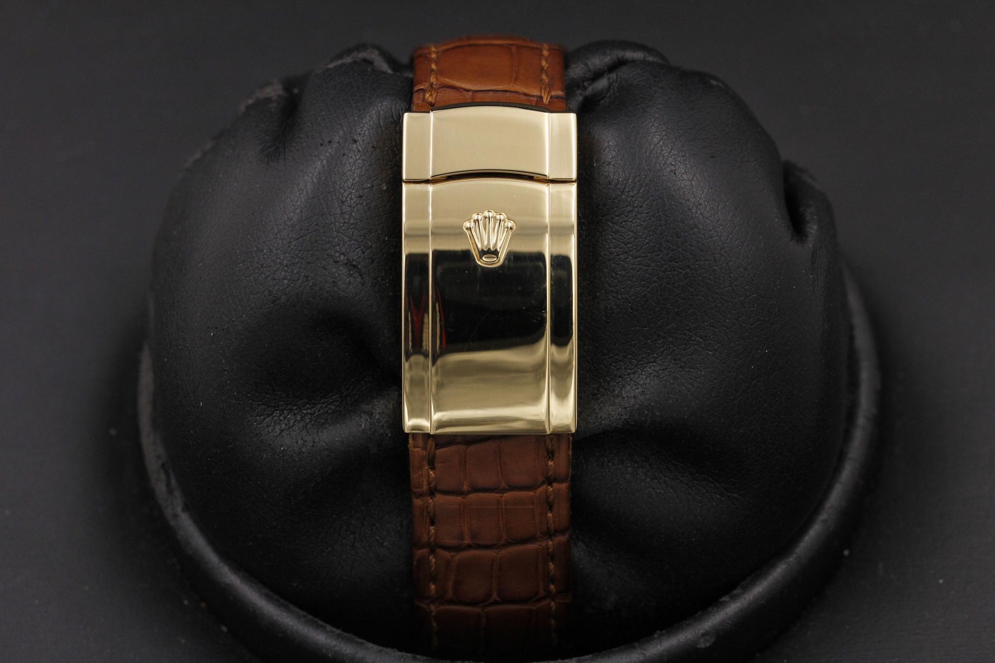 Watch Image 8