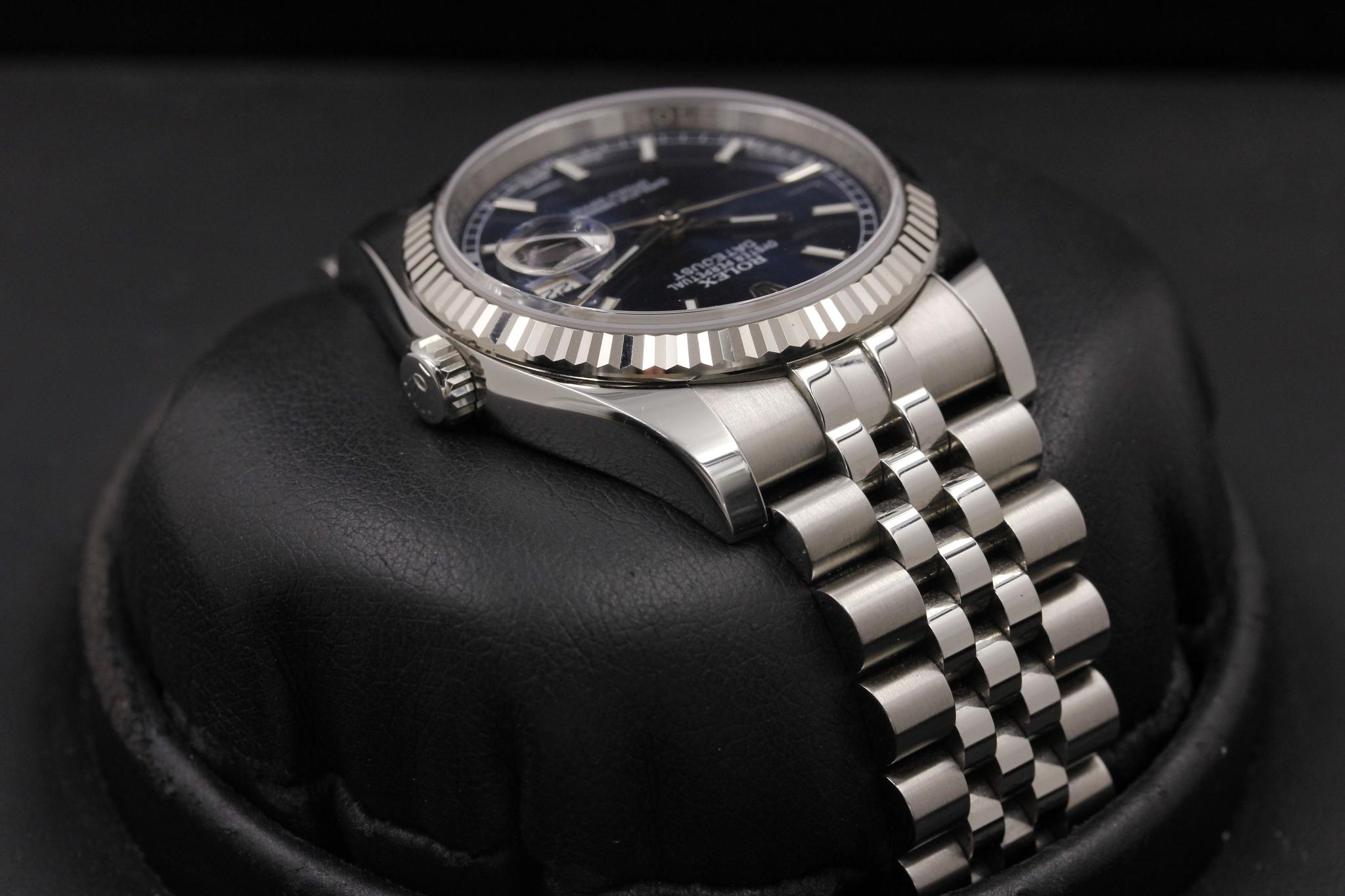 Watch Image 4