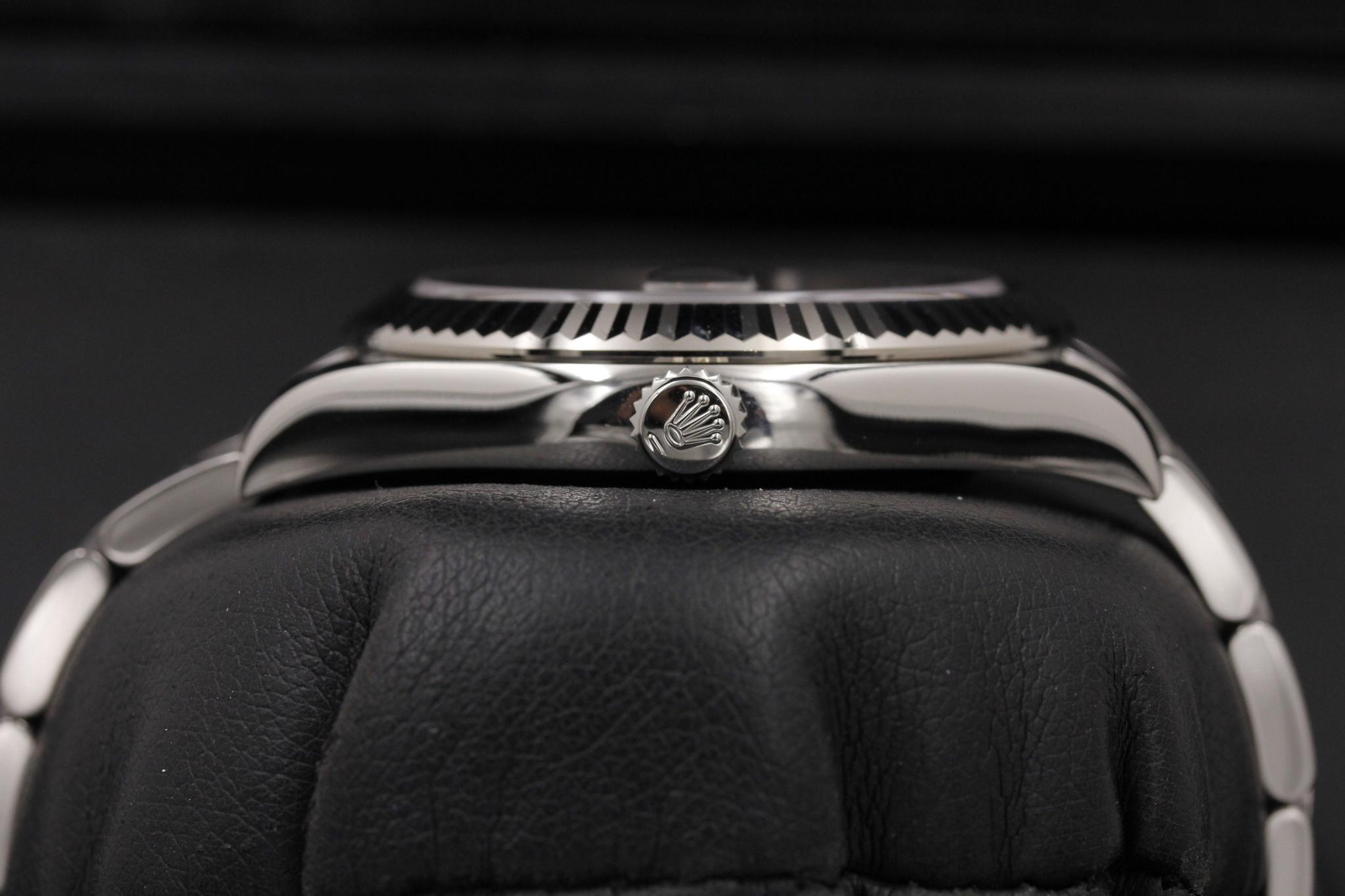 Watch Image 3
