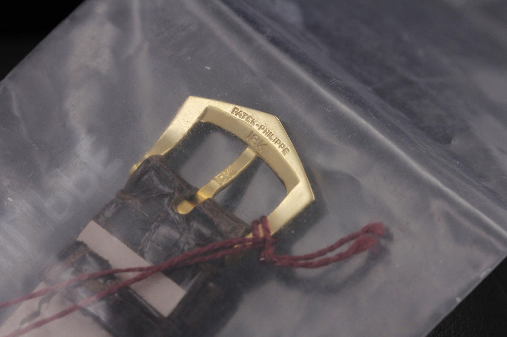 Watch Image 3