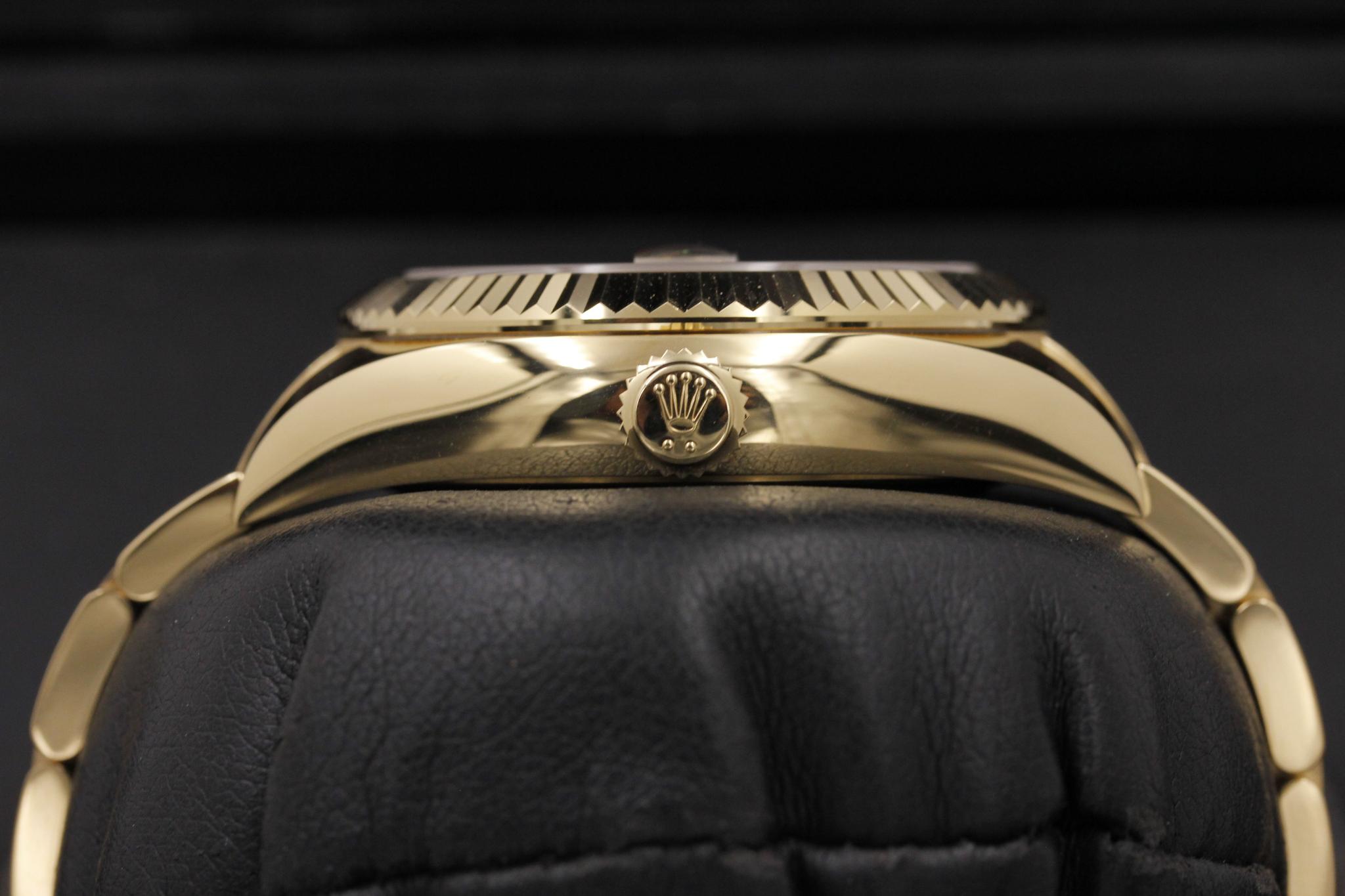 Watch Image 3