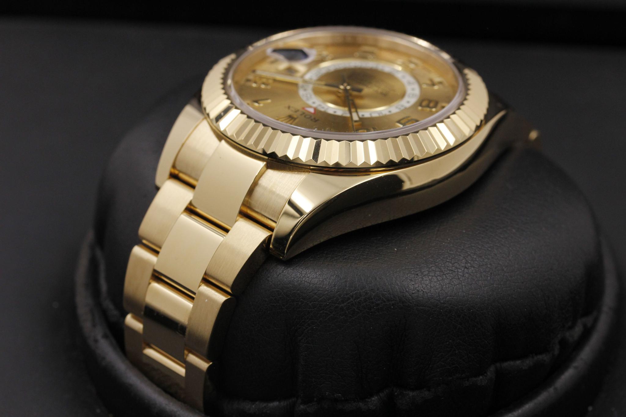Watch Image 5