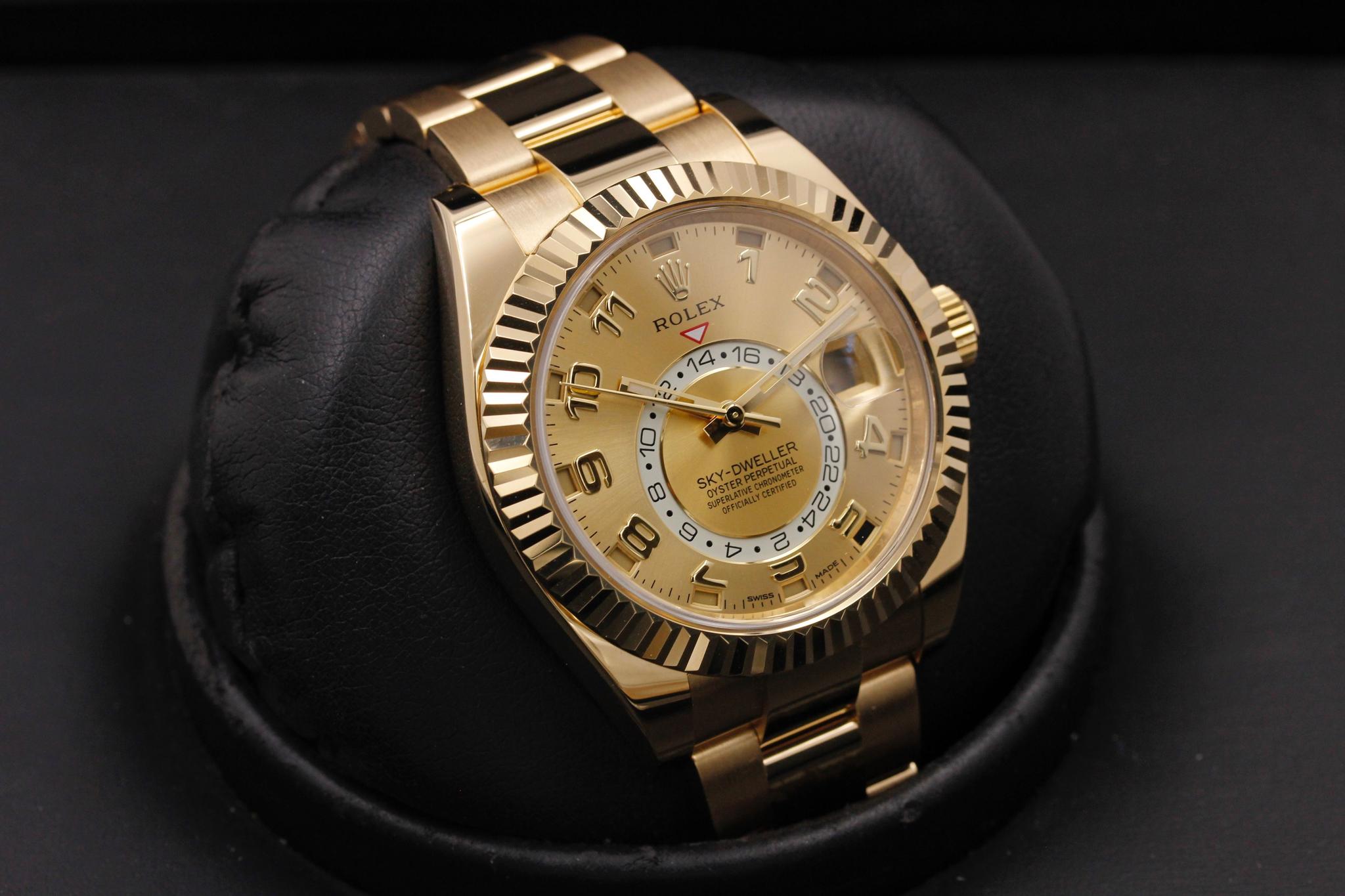 Watch Image 10