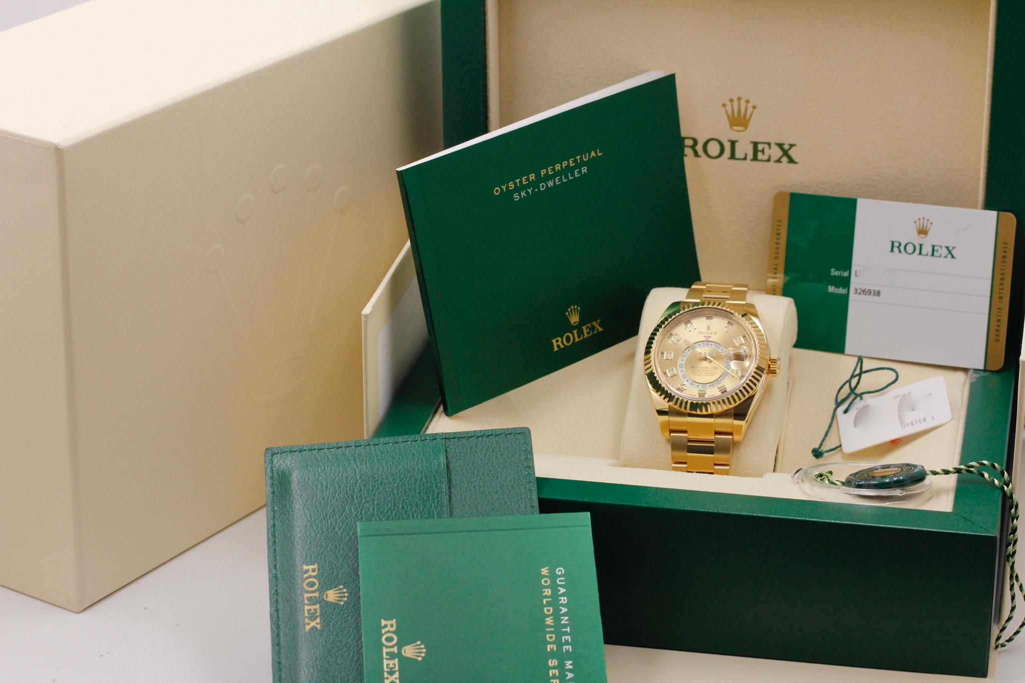 Watch Image 11