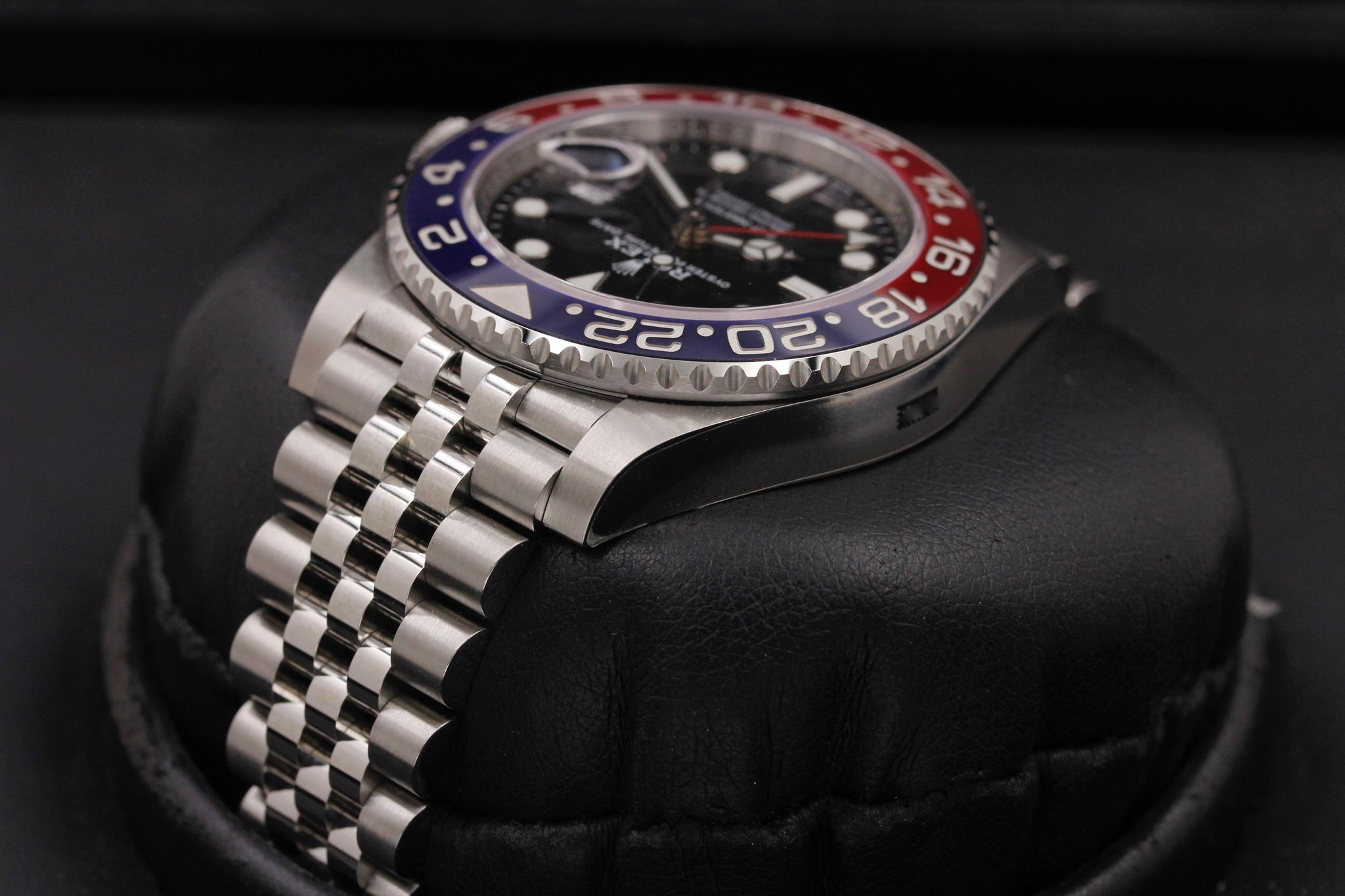 Watch Image 5