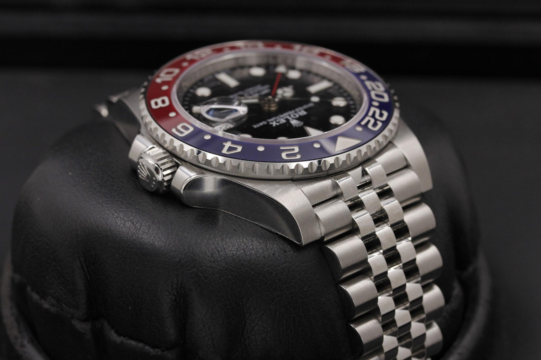 Watch Image 4