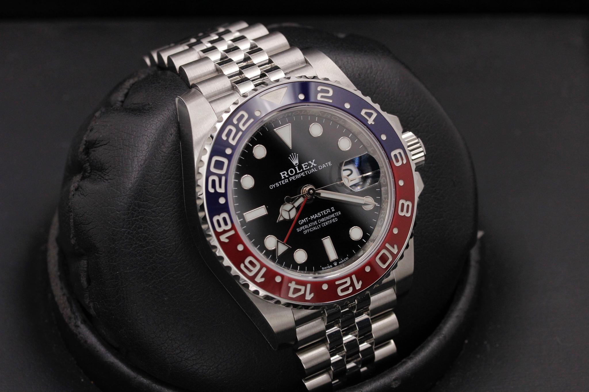 Watch Image 10