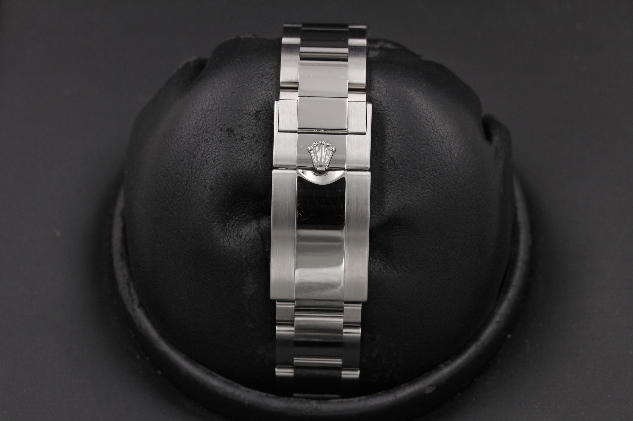 Watch Image 8