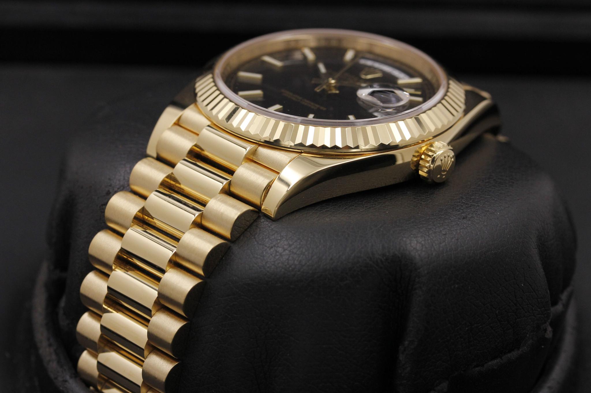 Watch Image 2