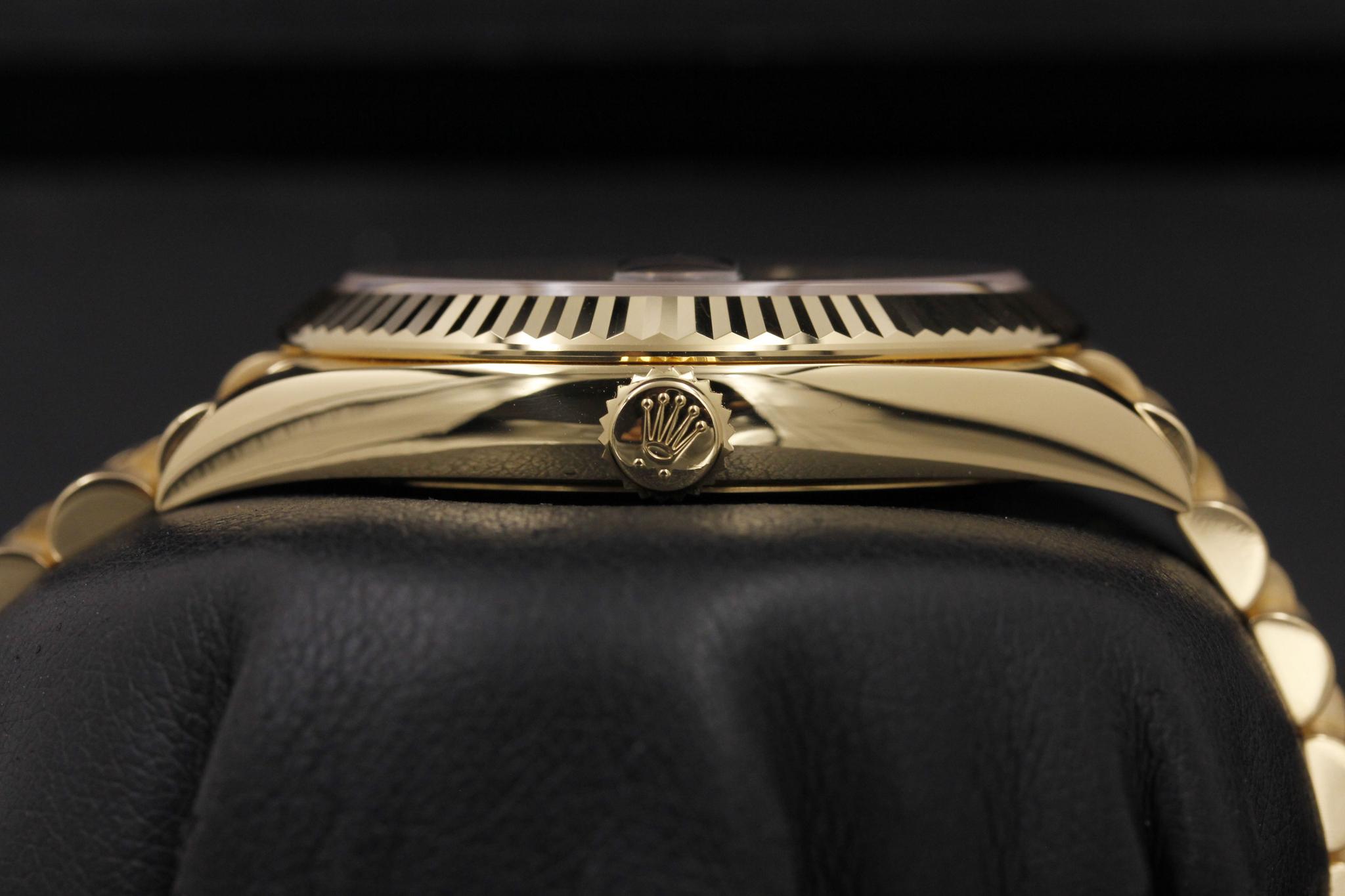 Watch Image 3