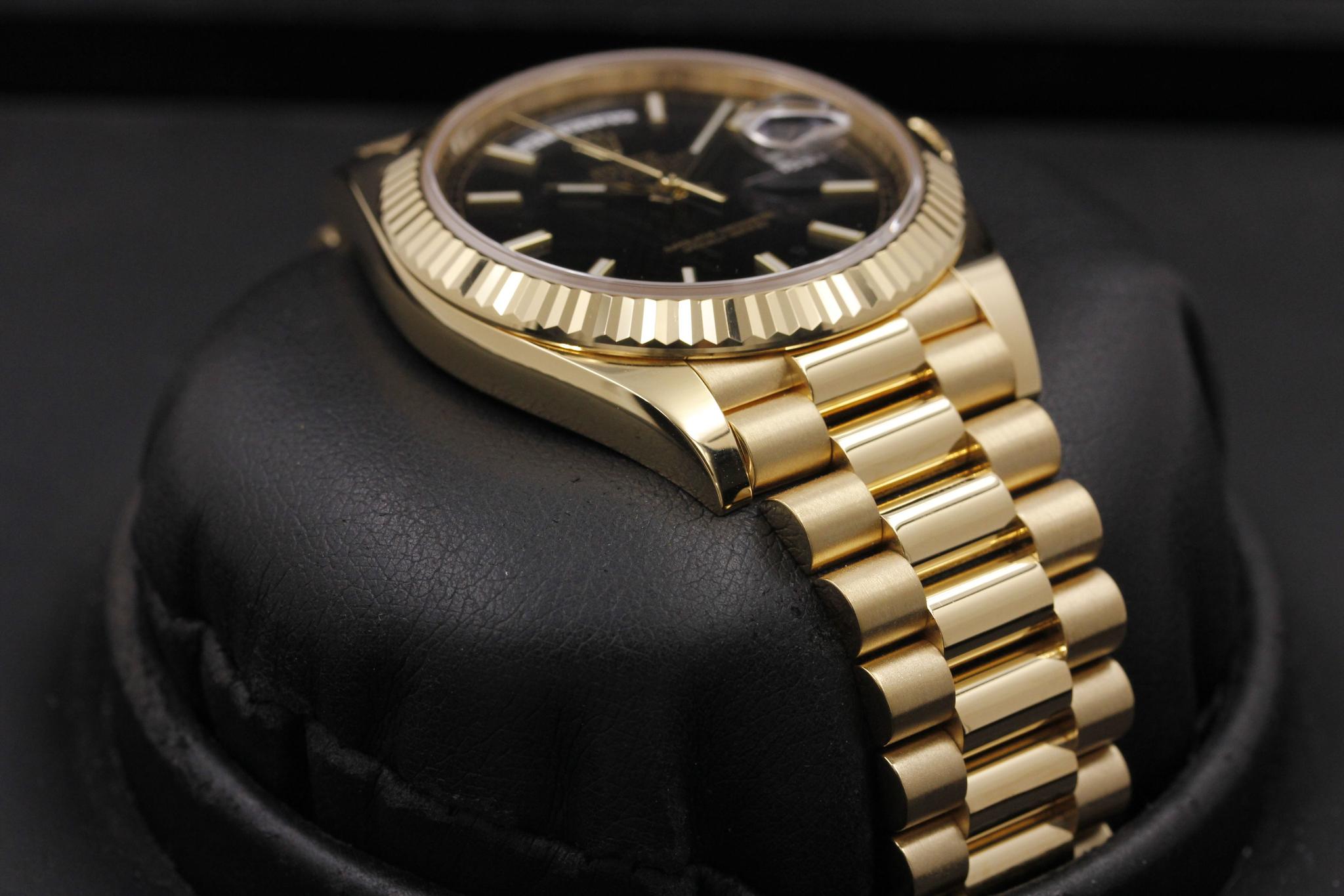 Watch Image 6