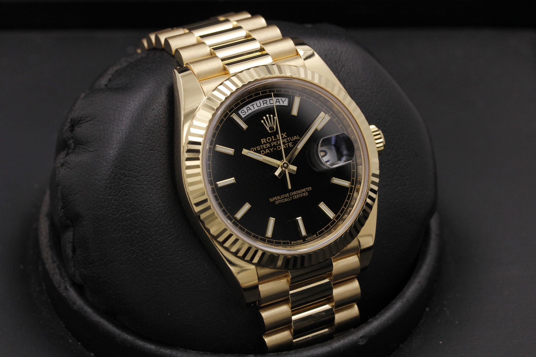 Watch Image 10