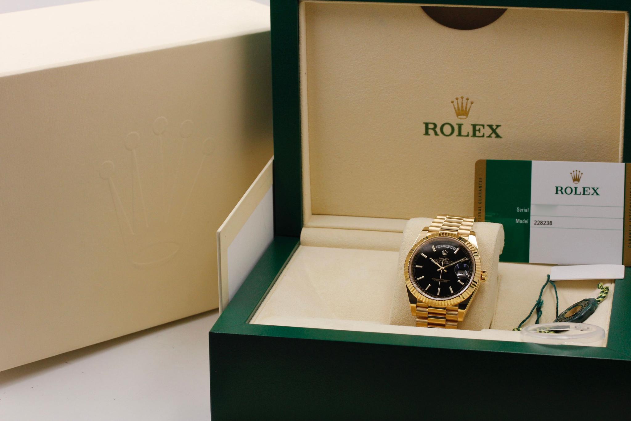 Watch Image 11