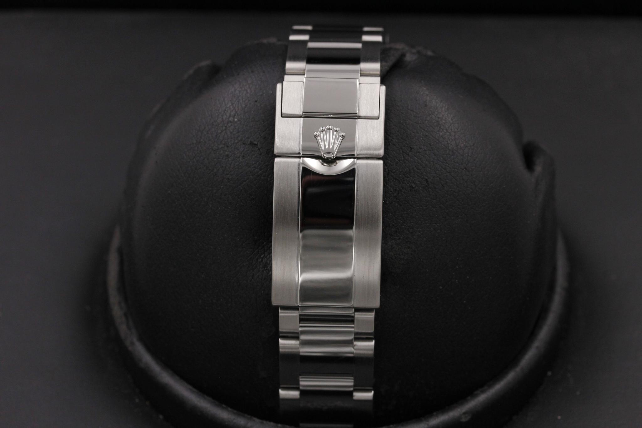 Watch Image 8