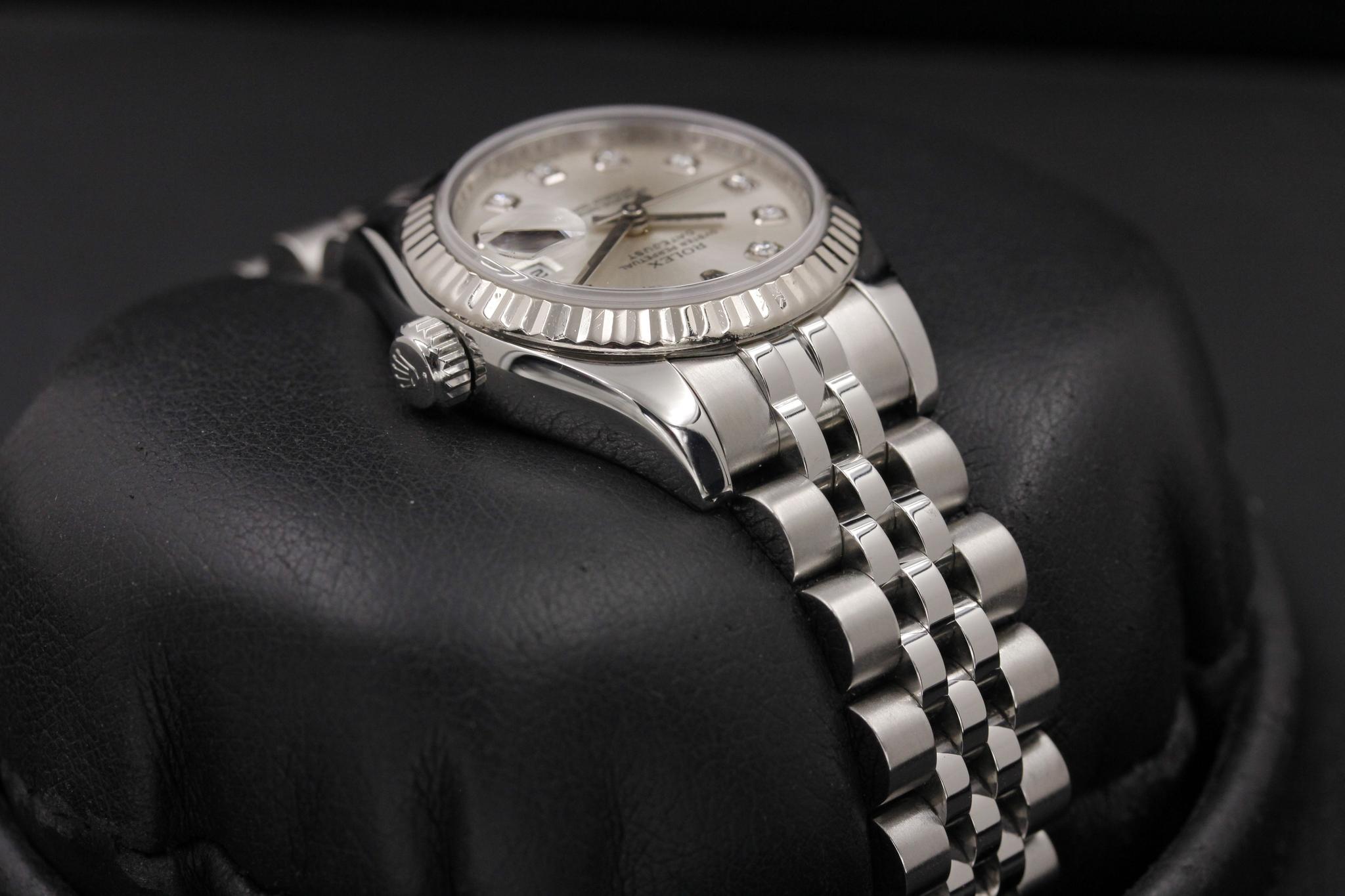 Watch Image 4