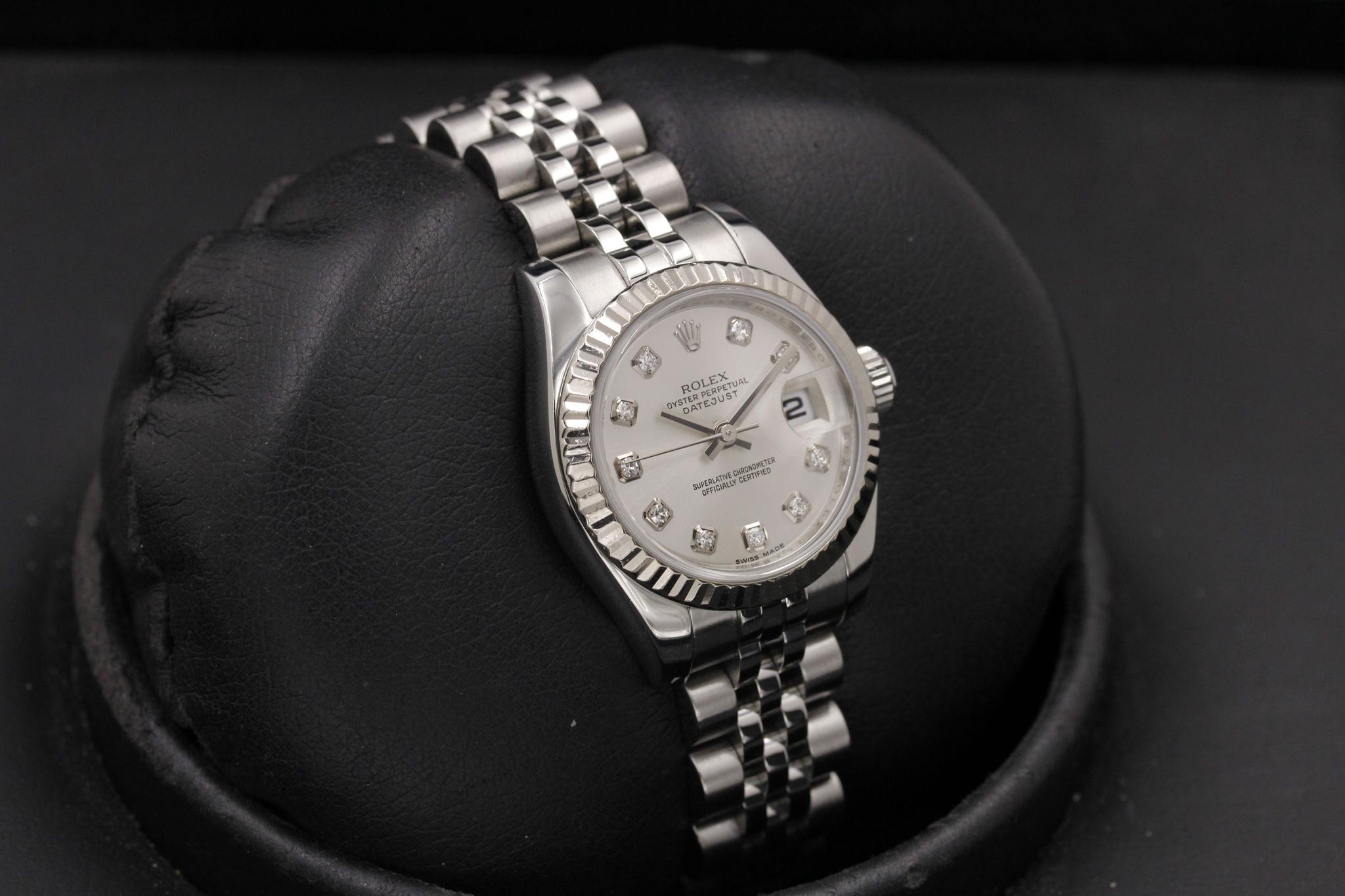 Watch Image 10