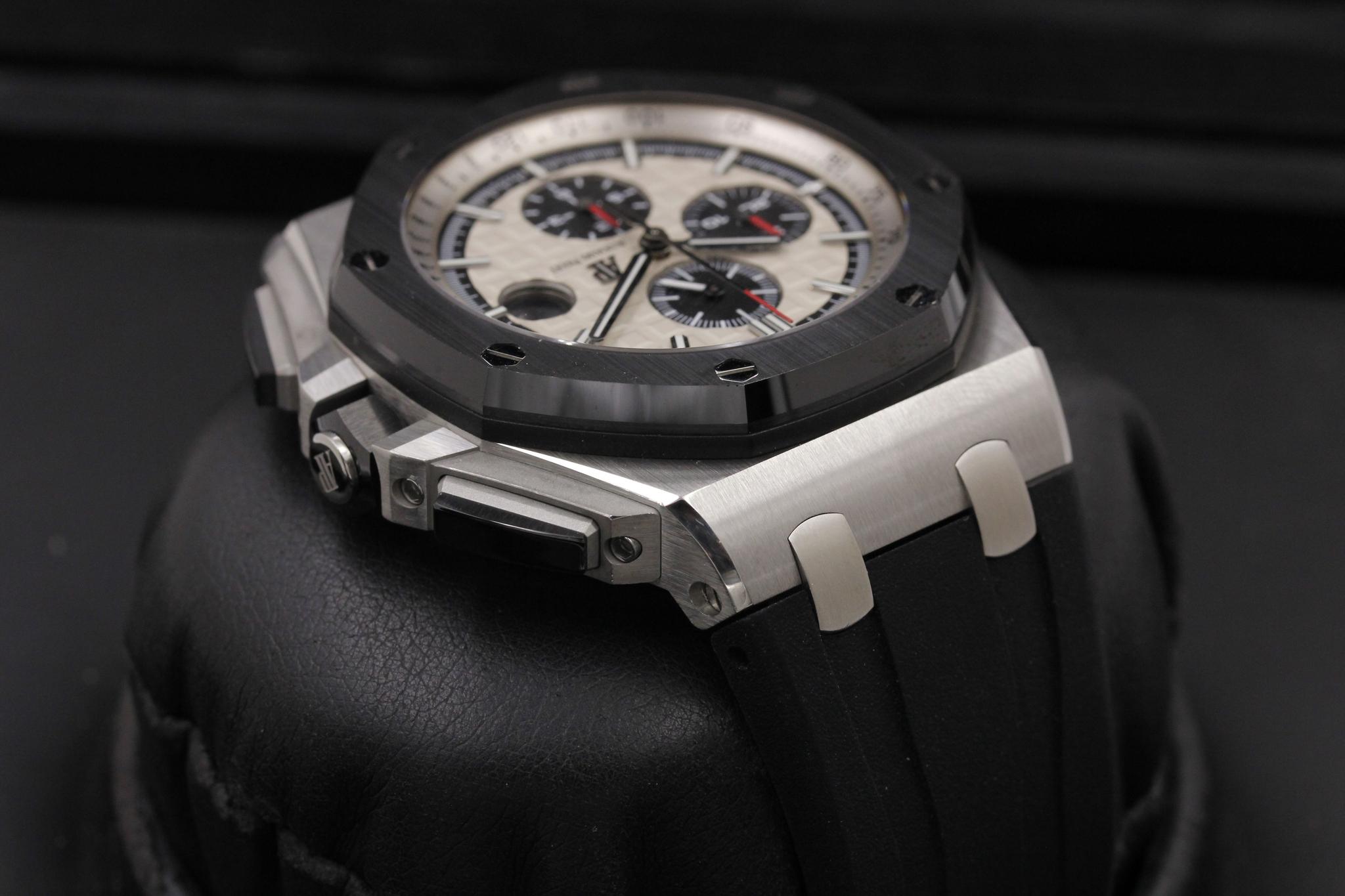 Watch Image 4
