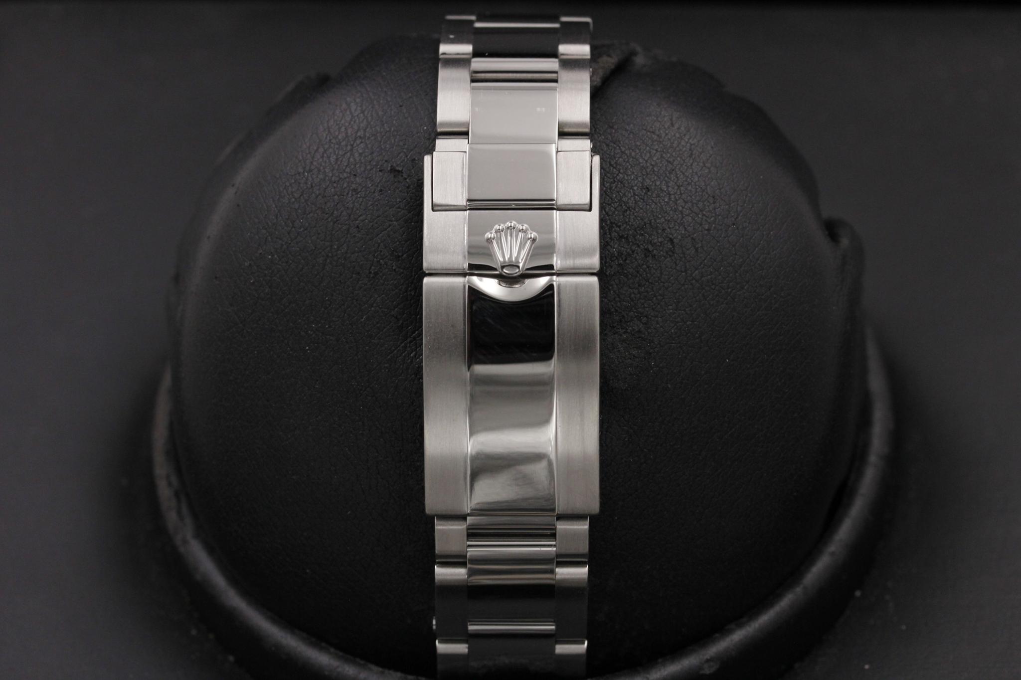 Watch Image 8