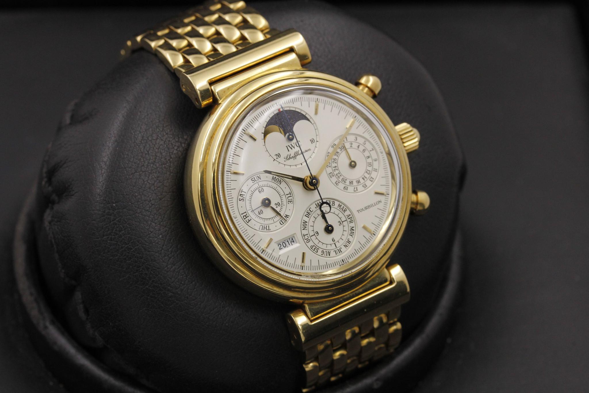 Watch Image 10