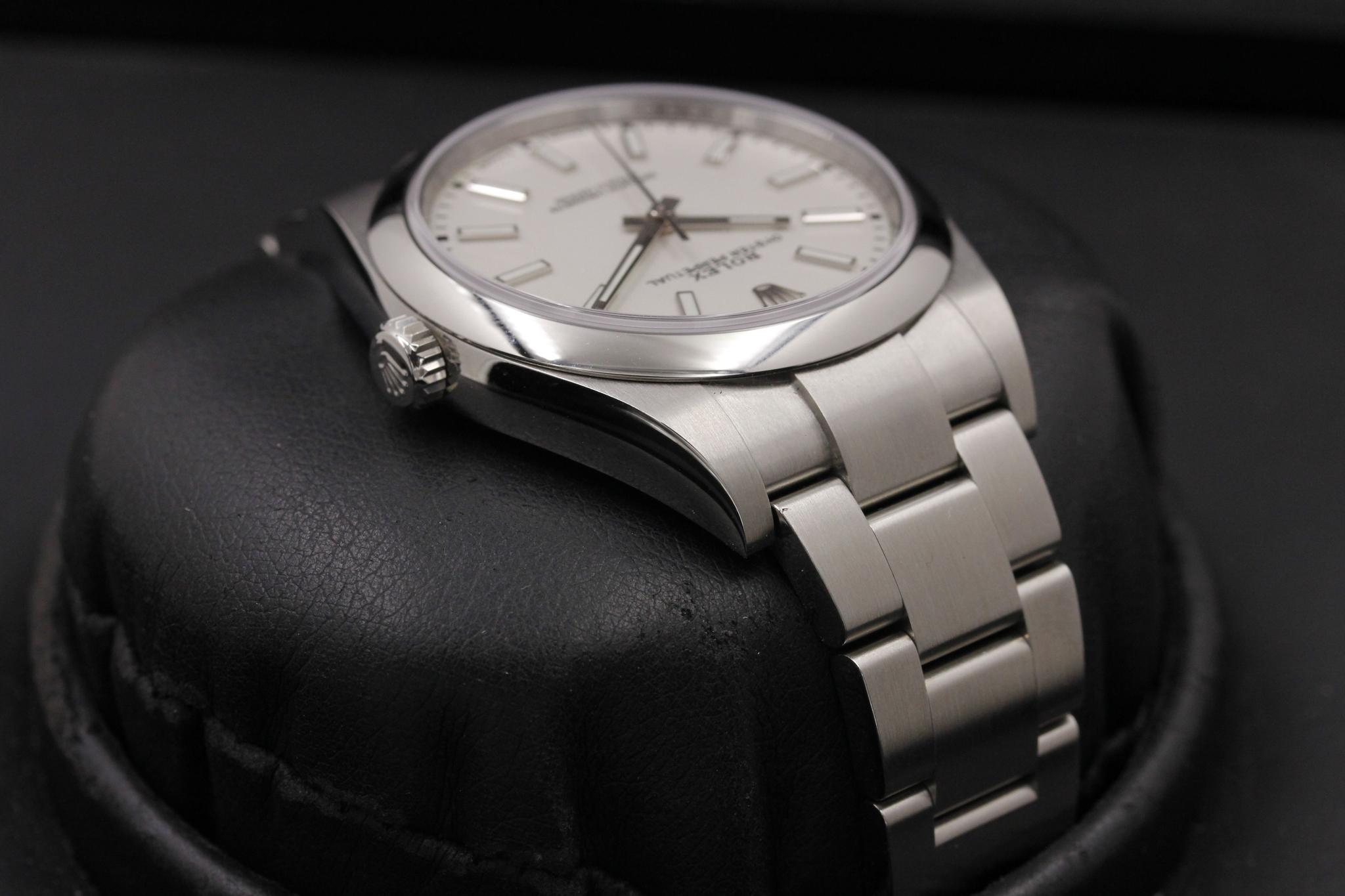 Watch Image 4