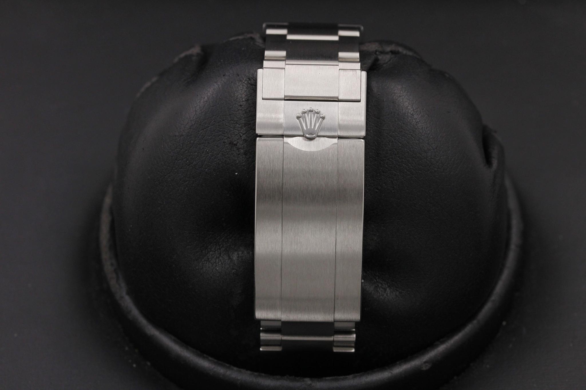 Watch Image 8