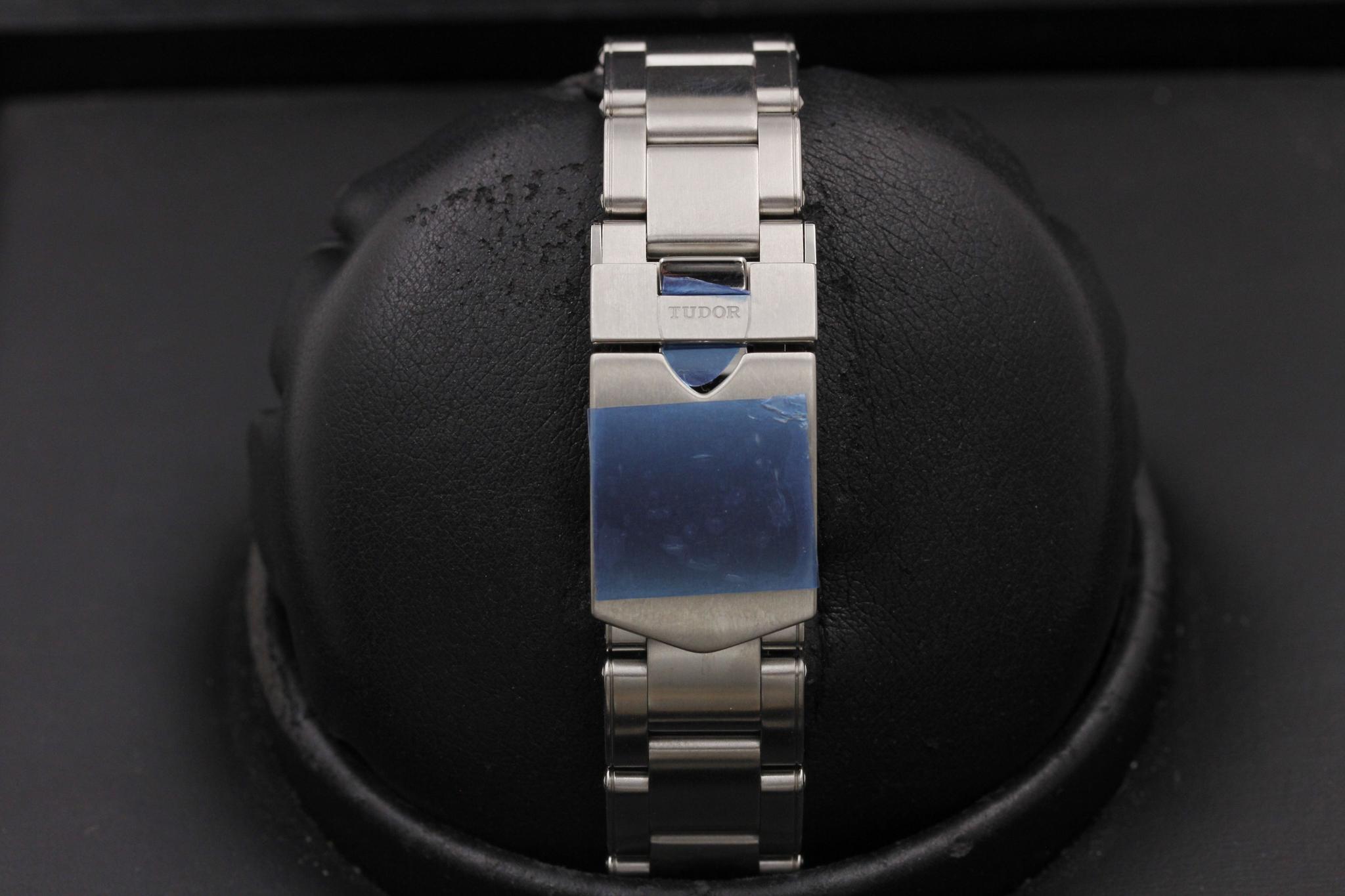 Watch Image 8