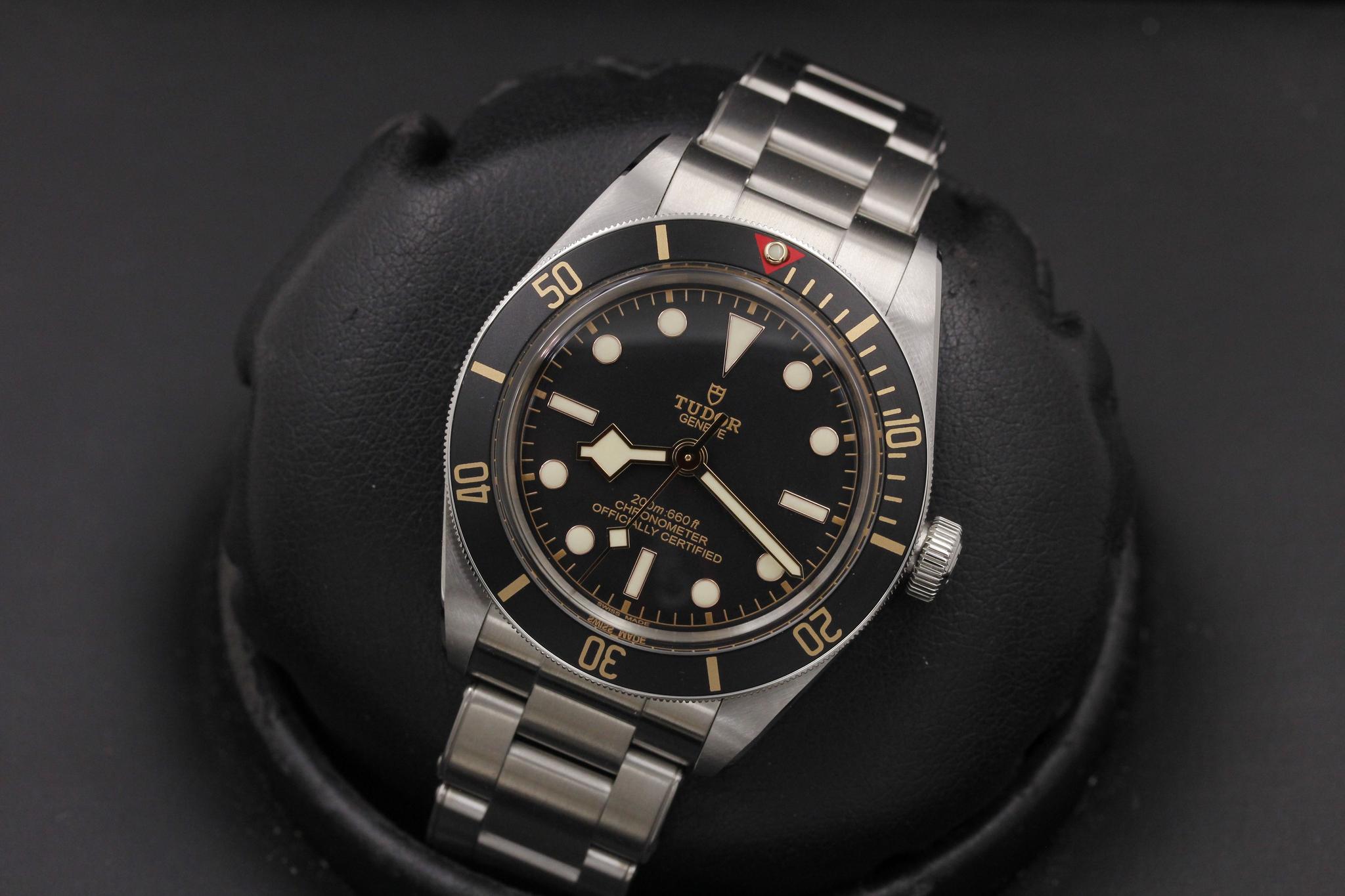 Watch Image 9