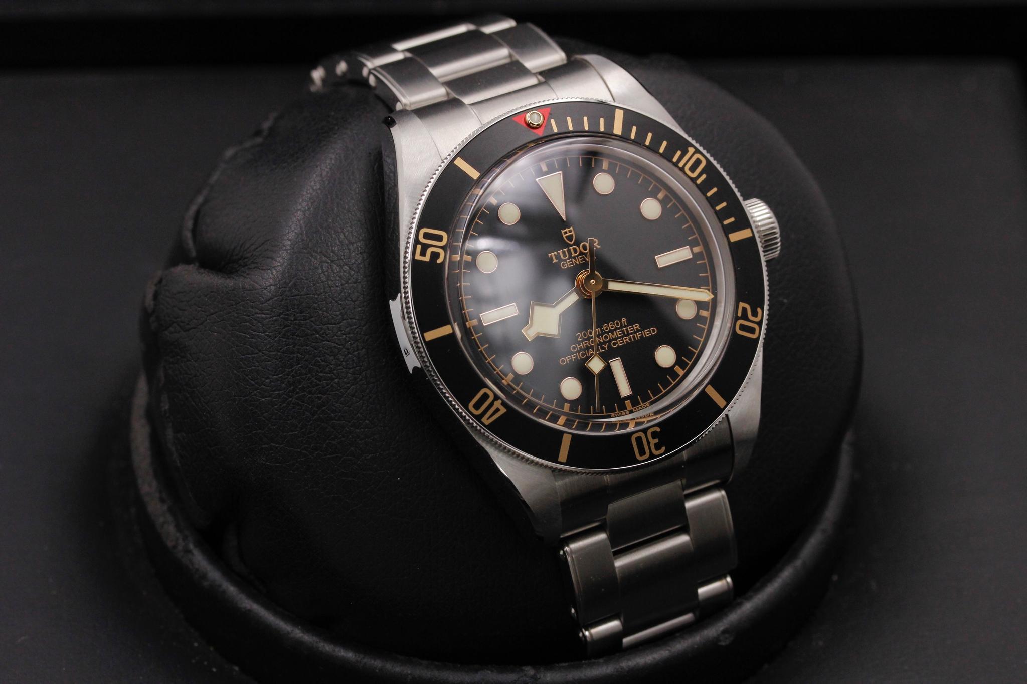 Watch Image 10