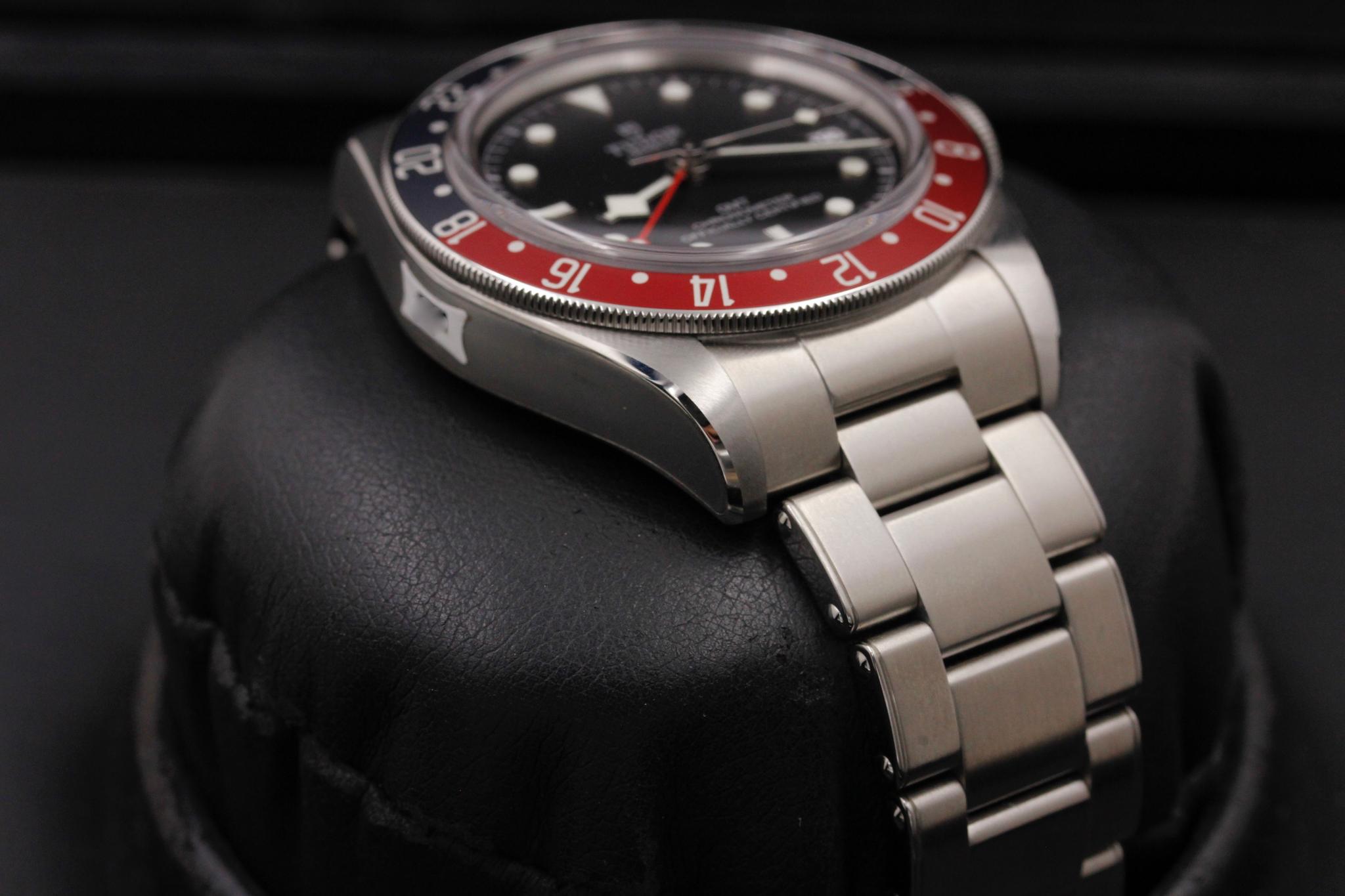 Watch Image 6