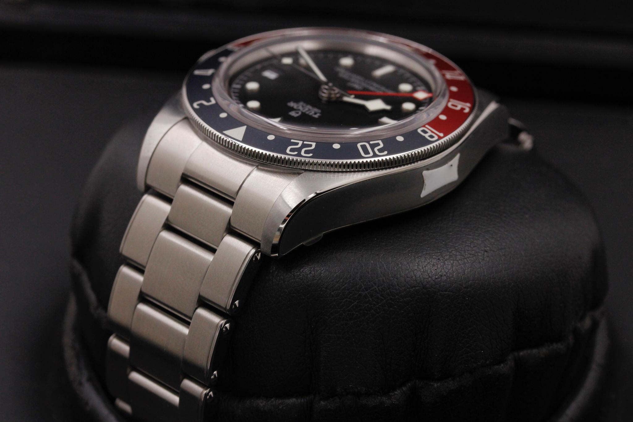 Watch Image 5