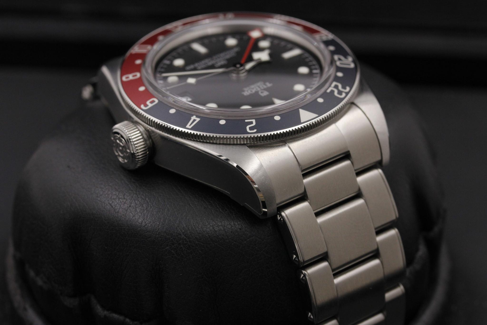 Watch Image 4