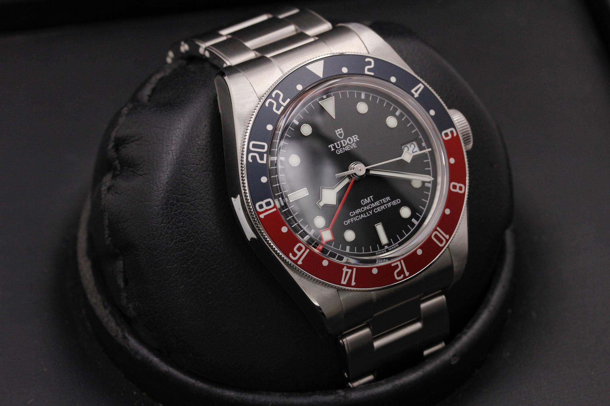 Watch Image 9