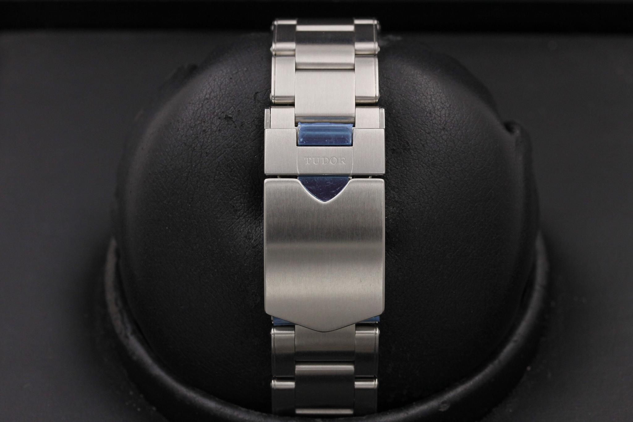 Watch Image 7