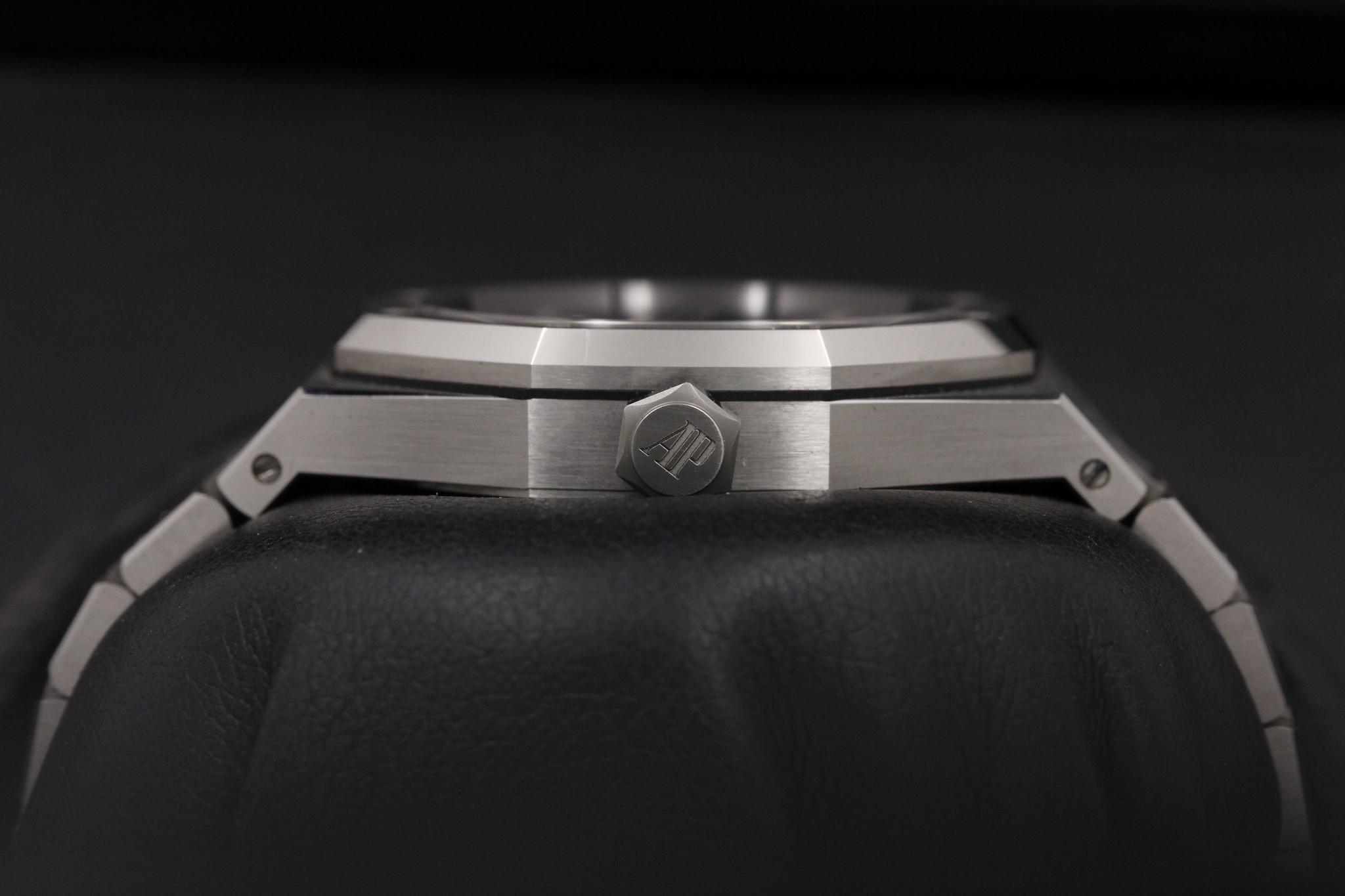 Watch Image 3