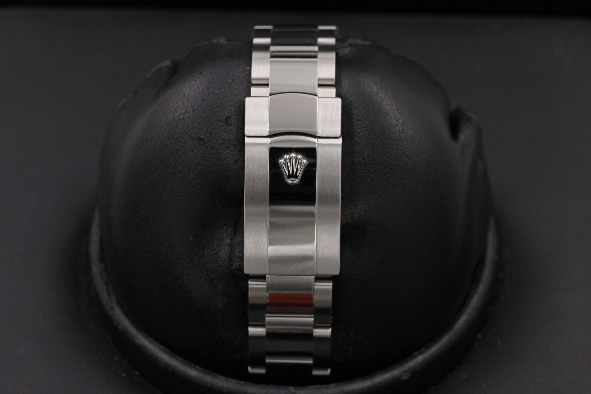 Watch Image 8