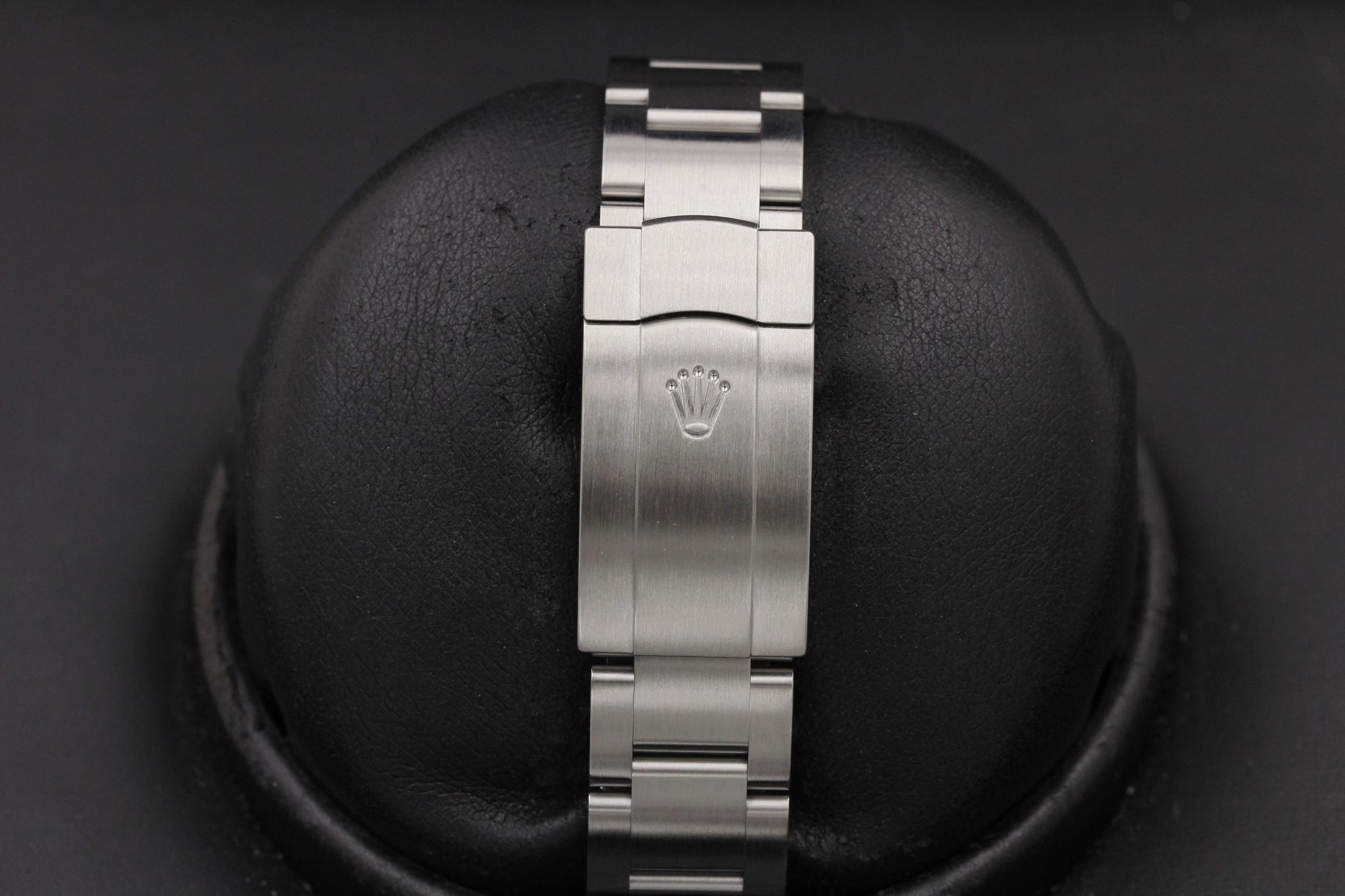 Watch Image 6