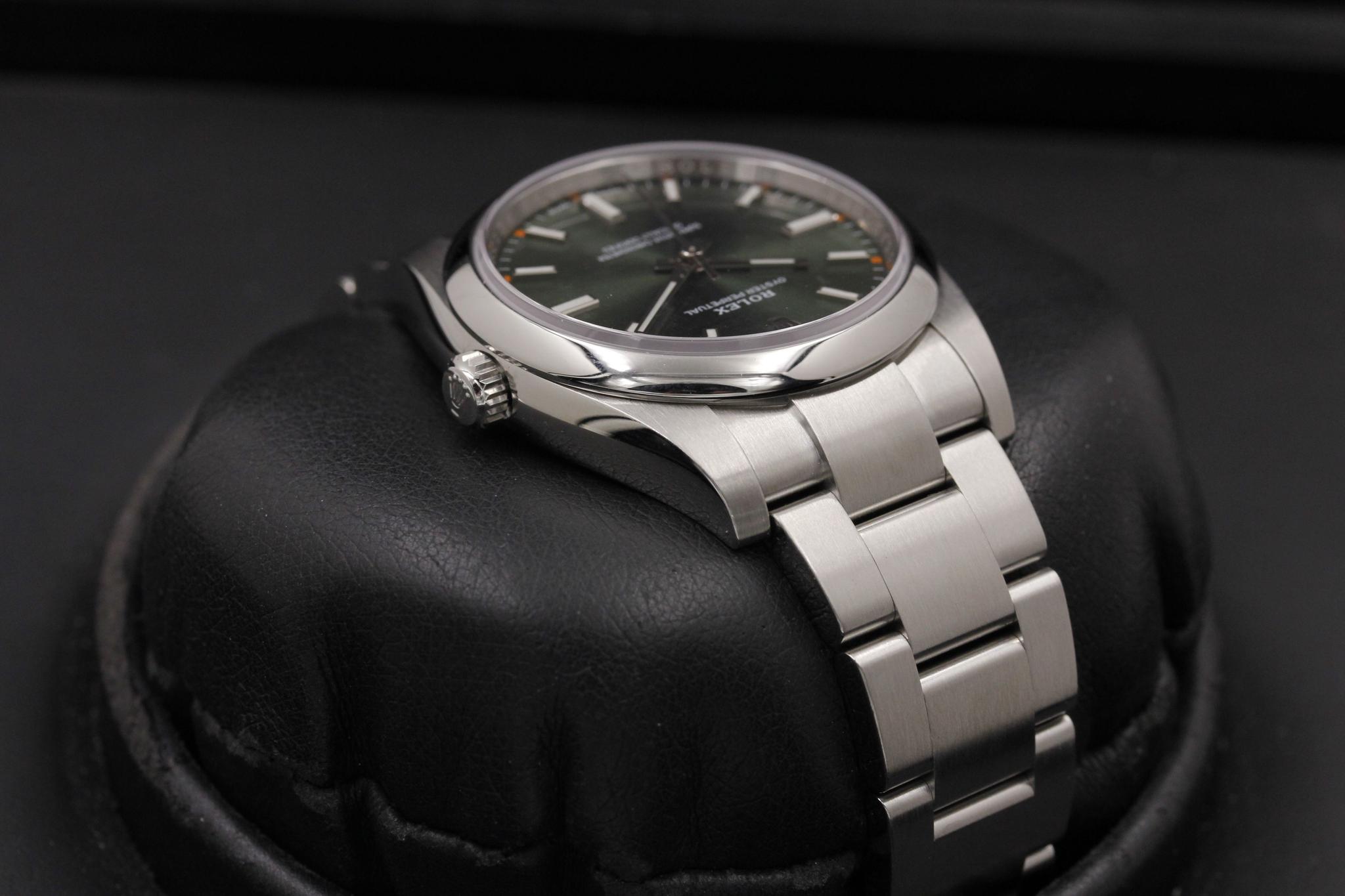 Watch Image 4