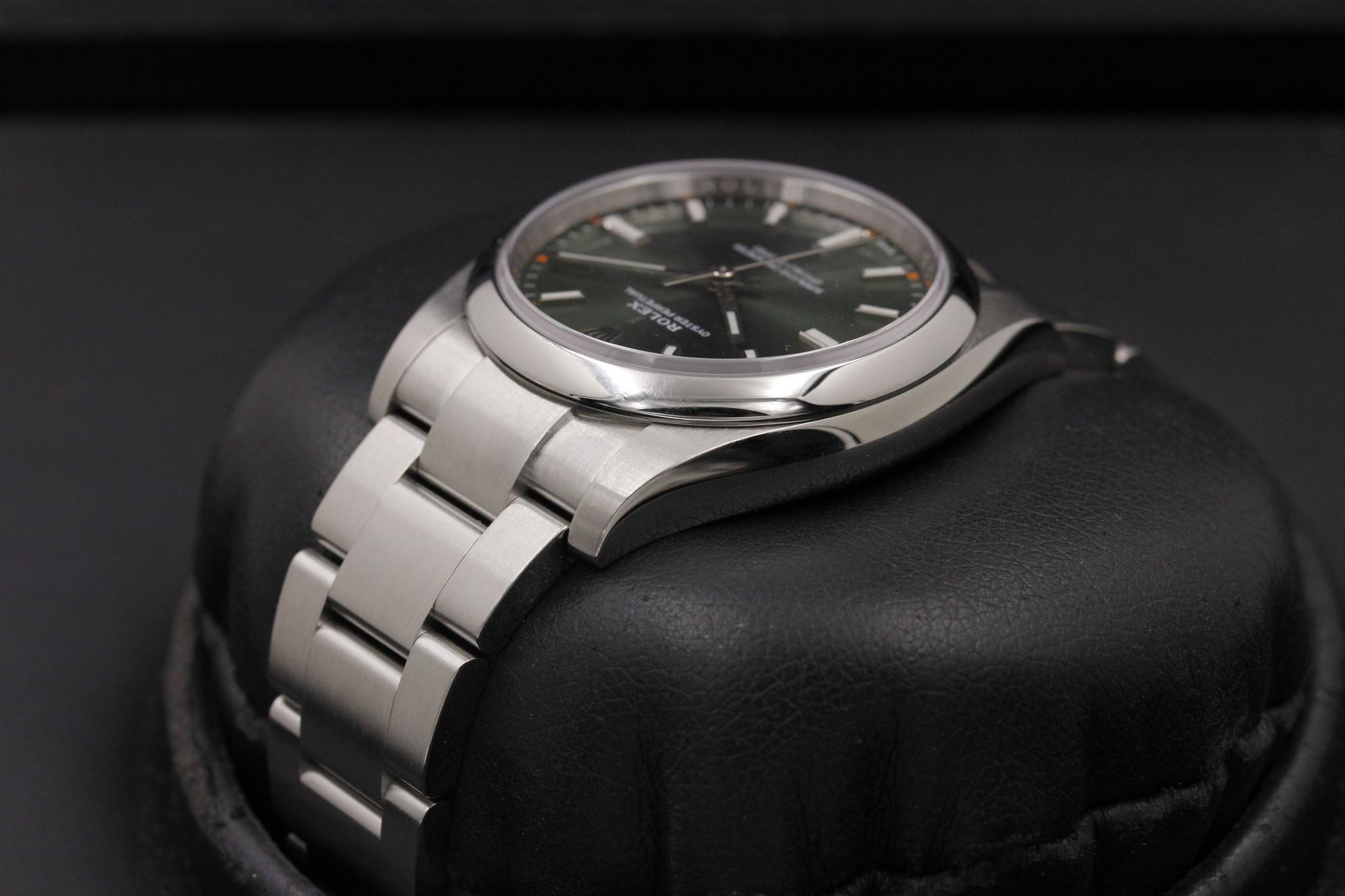 Watch Image 5