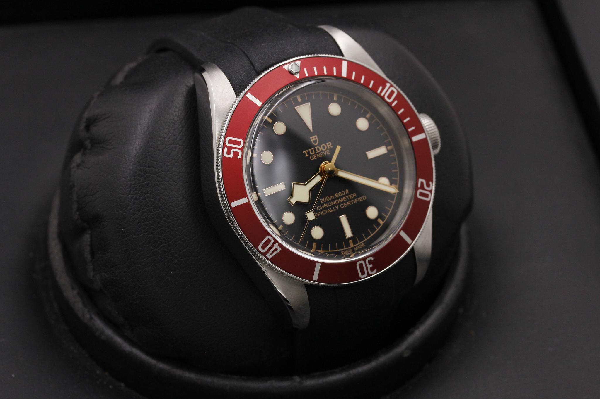 Watch Image 10