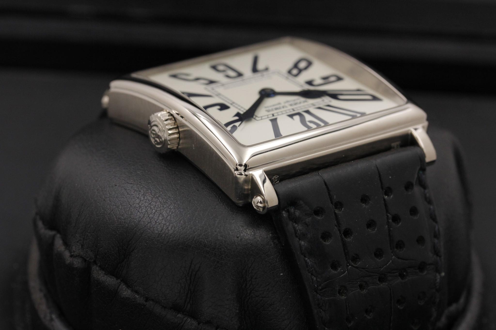 Watch Image 4