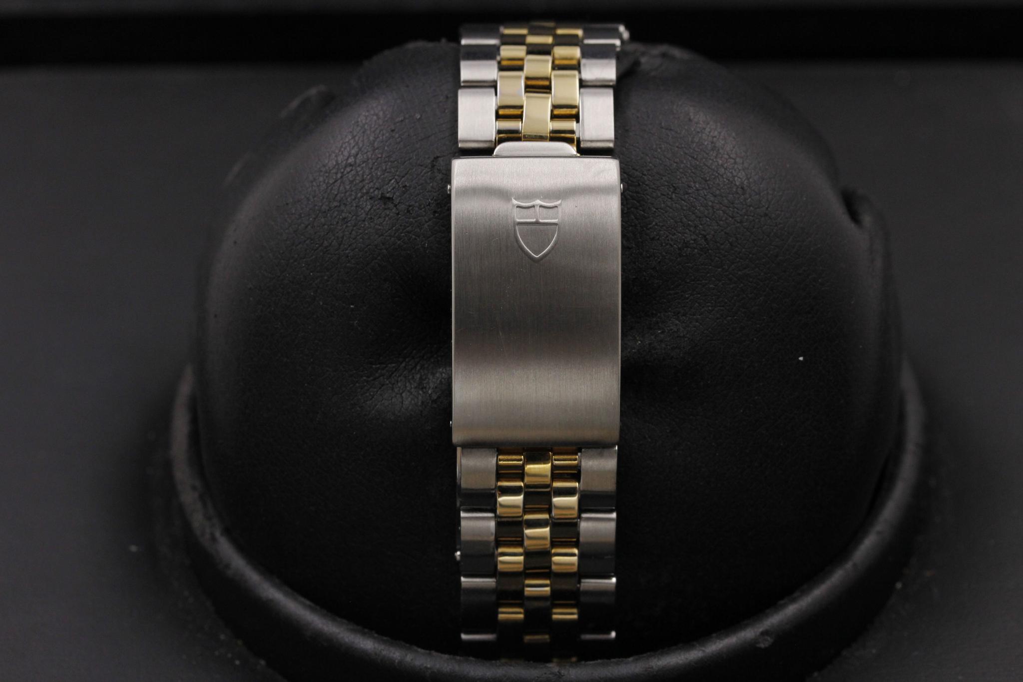 Watch Image 9