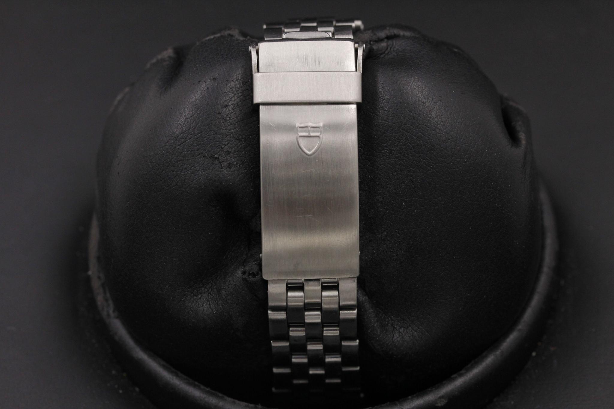 Watch Image 8