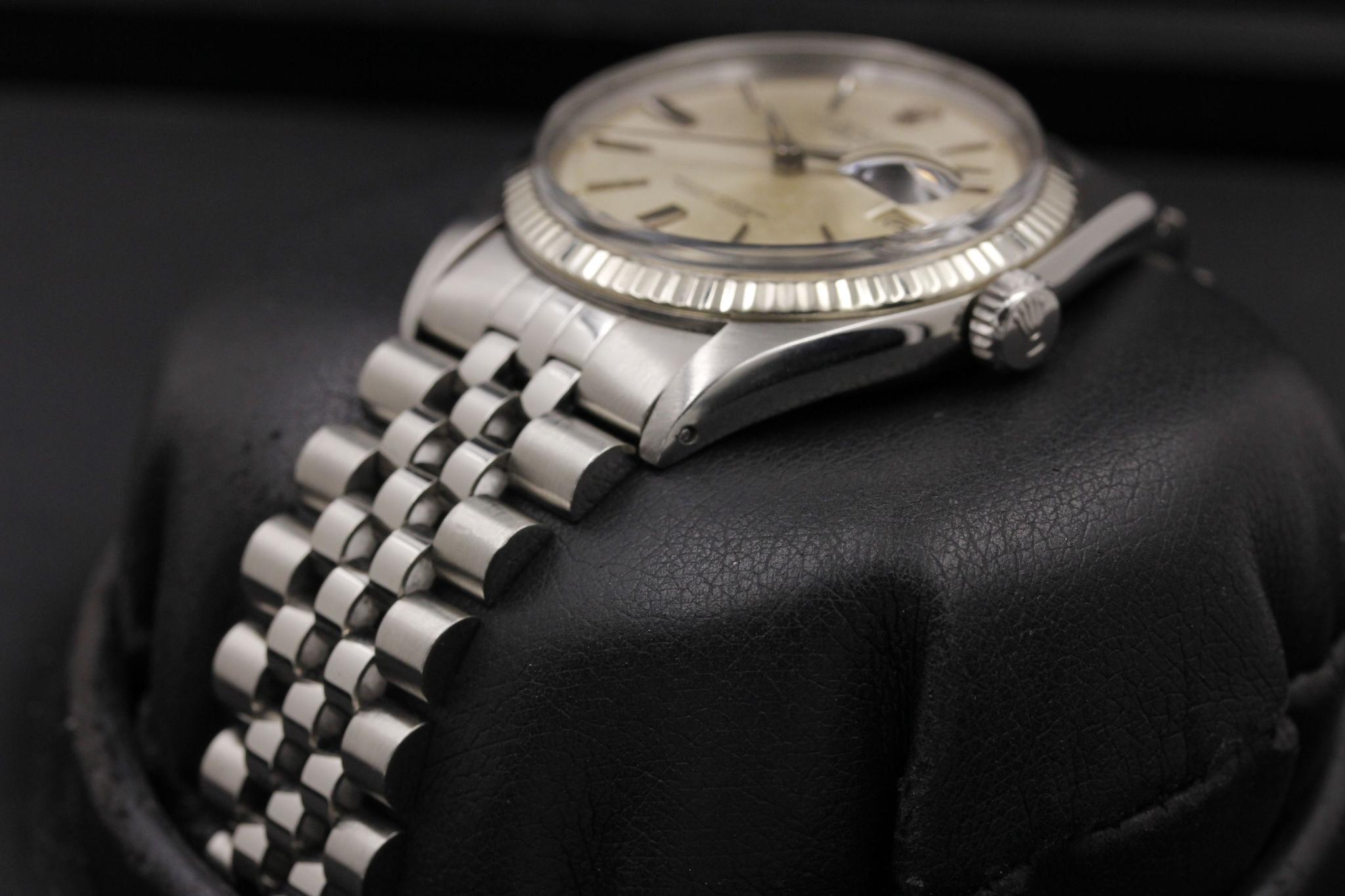 Watch Image 2