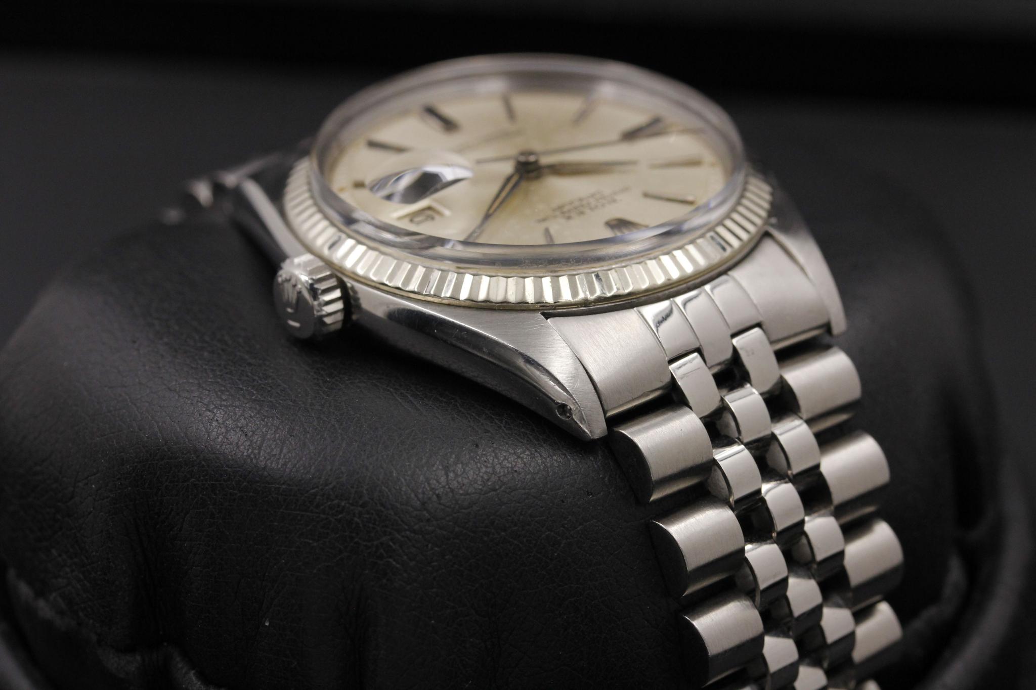 Watch Image 4