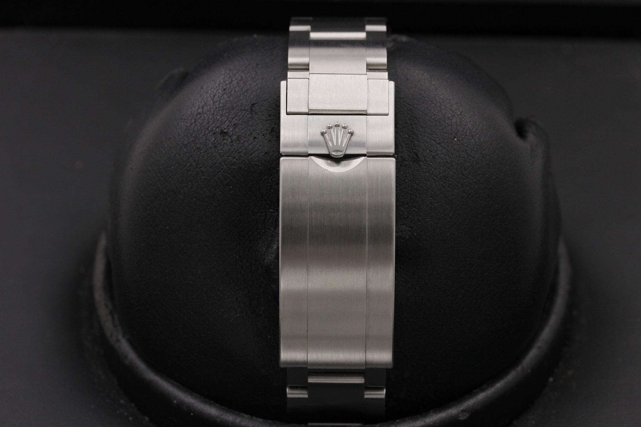 Watch Image 8
