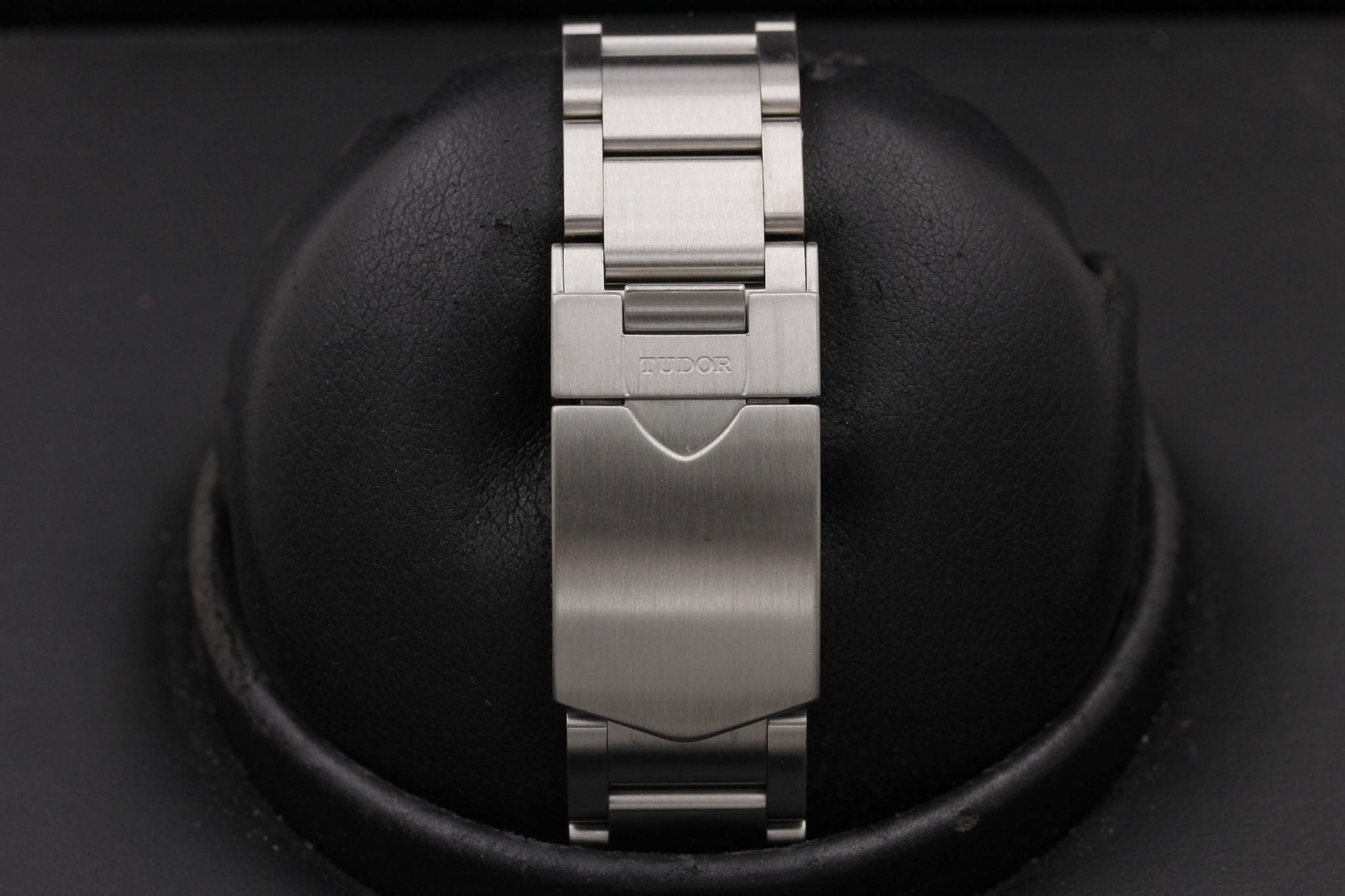 Watch Image 7