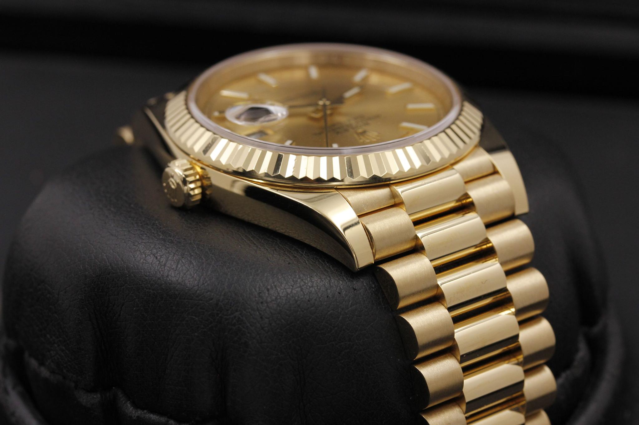 Watch Image 4