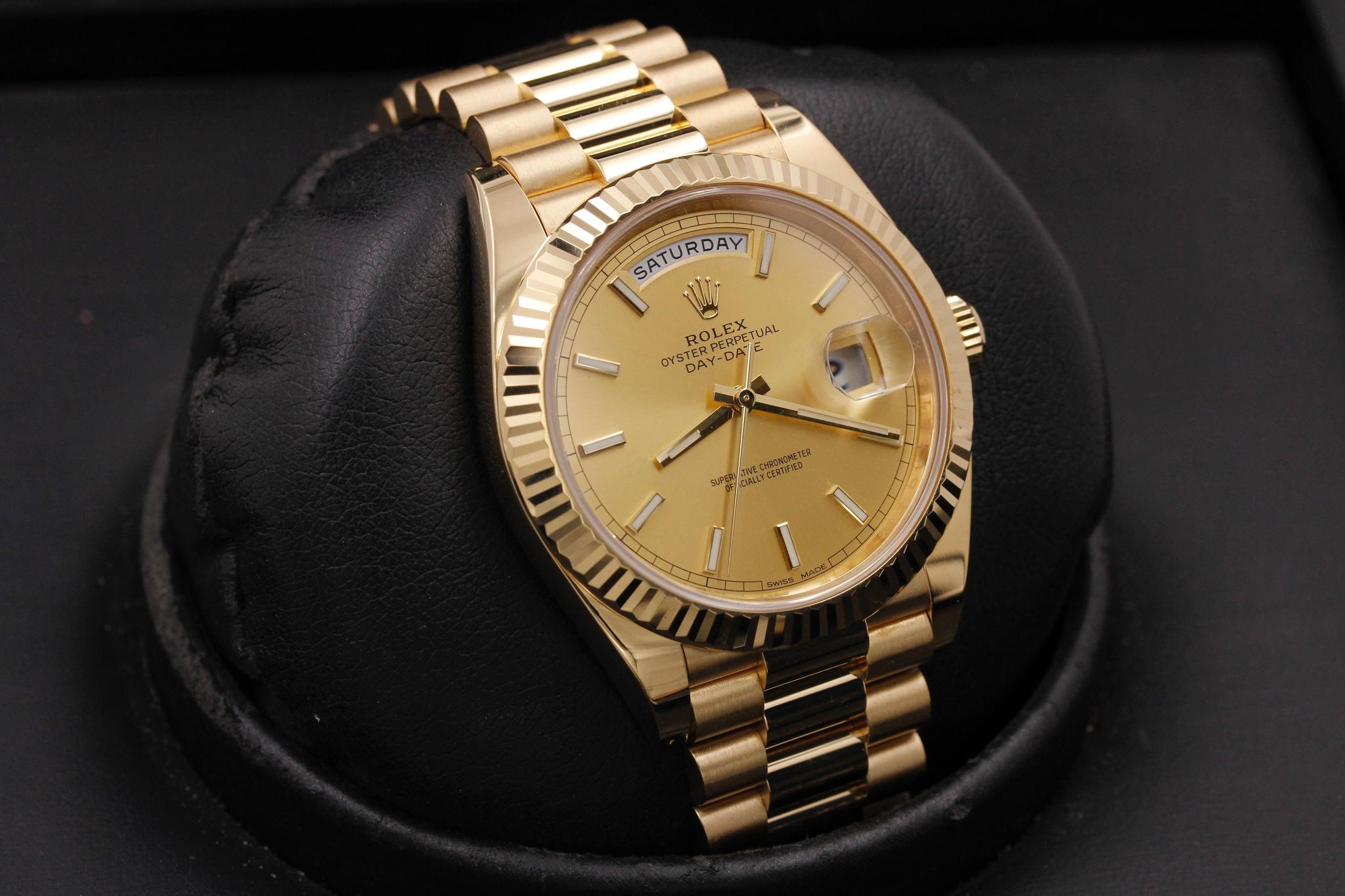 Watch Image 10
